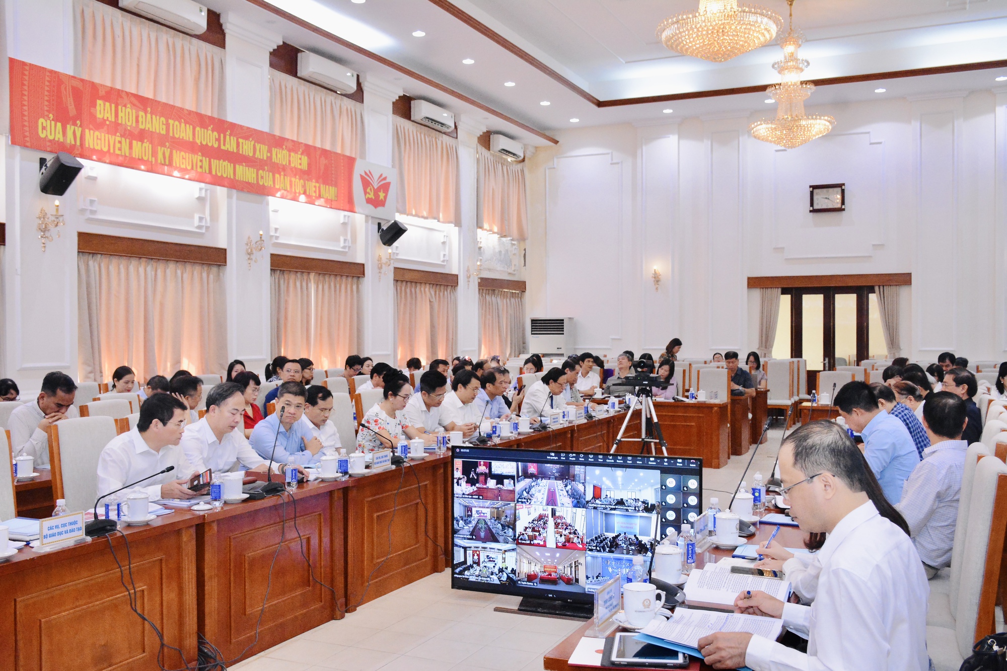 Từ năm học 2026-2027, học sinh cả nước dùng chung 1 bộ sách giáo khoa- Ảnh 4. Từ năm học 2026-2027, học sinh cả nước dùng chung 1 bộ sách giáo khoa- Ảnh 4.