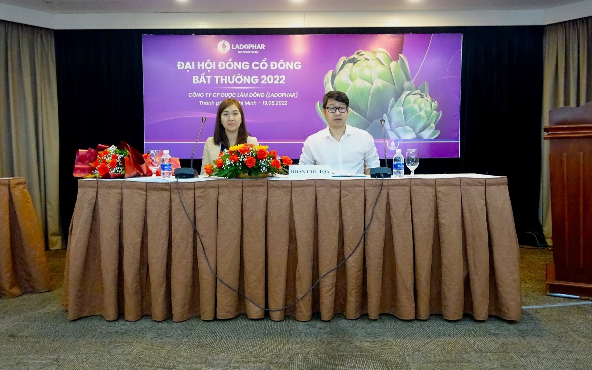 Nữ Tổng giám đốc 1 công ty trên sàn chứng khoán bất ngờ bị sa thải, khởi kiện đòi bồi thường 2 tỷ đồng, toà xử sao?- Ảnh 1. Nữ Tổng giám đốc 1 công ty trên sàn chứng khoán bất ngờ bị sa thải, khởi kiện đòi bồi thường 2 tỷ đồng, toà xử sao?- Ảnh 1.