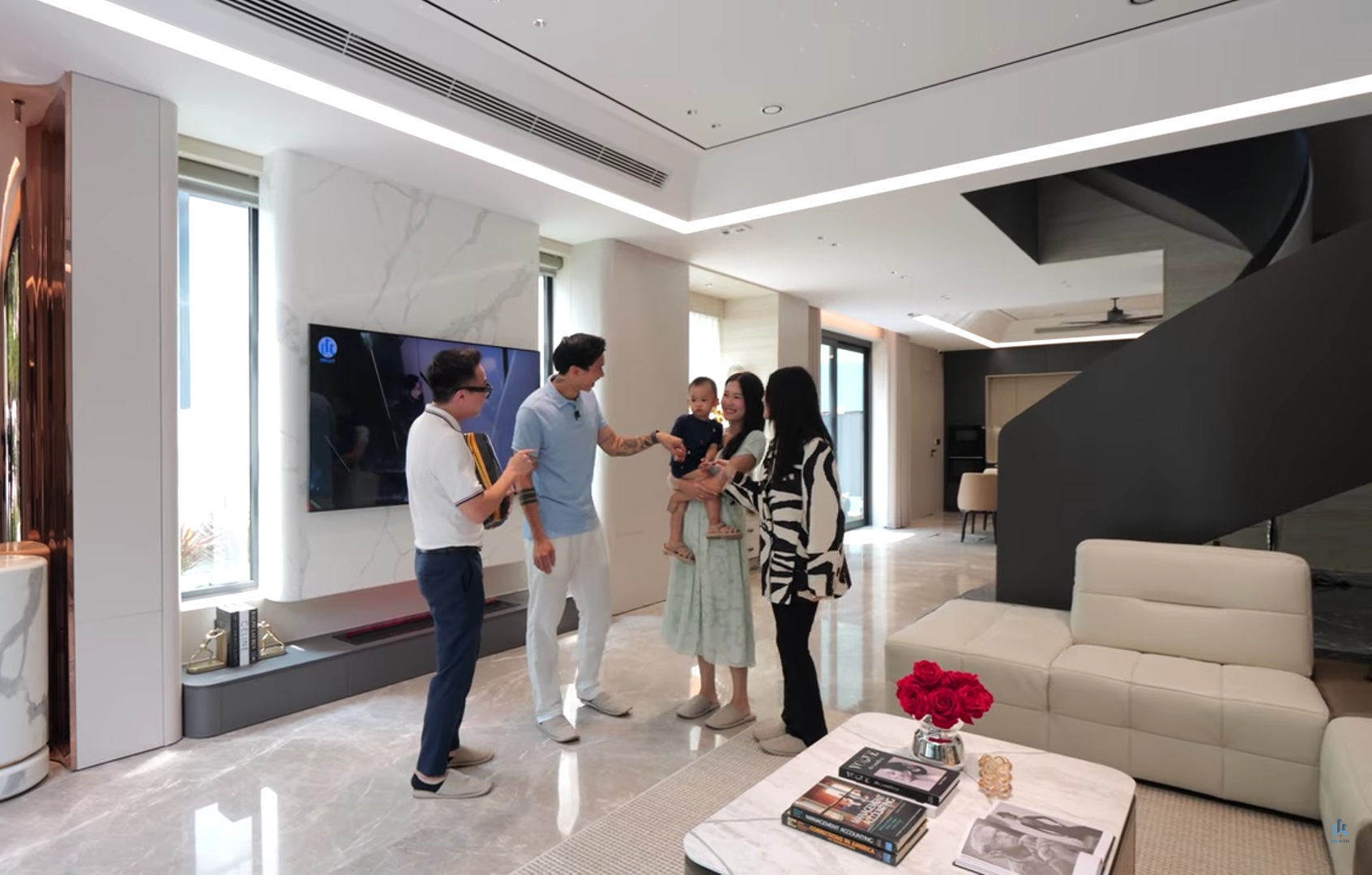 Đoàn Văn Hậu nói lý do tậu biệt thự 2 mặt tiền 142m2 vài chục tỷ ở Hà Nội- Ảnh 2. Đoàn Văn Hậu nói lý do tậu biệt thự 2 mặt tiền 142m2 vài chục tỷ ở Hà Nội- Ảnh 2.