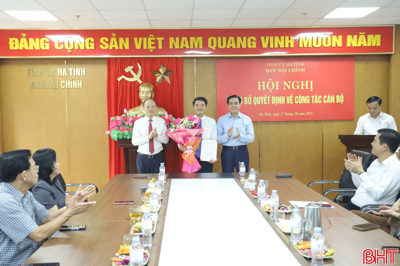 Điều động, bổ nhiệm, bầu nhân sự ở 6 tỉnh, thành- Ảnh 4. Điều động, bổ nhiệm, bầu nhân sự ở 6 tỉnh, thành- Ảnh 4.