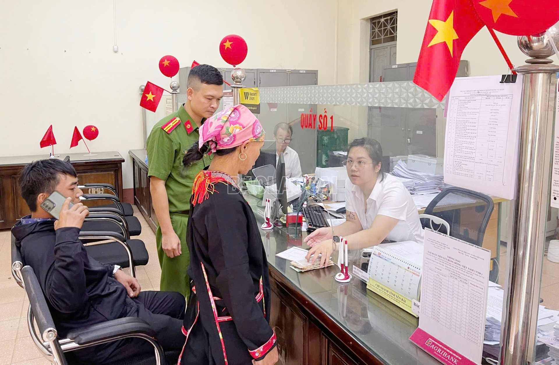 Sau tin nhắn này trên Zalo, người đàn ông SN 1981 mang 14 triệu đồng đến Agribank chuyển khoản: Công an lập tức yêu cầu ngừng giao dịch- Ảnh 1. Sau tin nhắn này trên Zalo, người đàn ông SN 1981 mang 14 triệu đồng đến Agribank chuyển khoản: Công an lập tức yêu cầu ngừng giao dịch- Ảnh 1.
