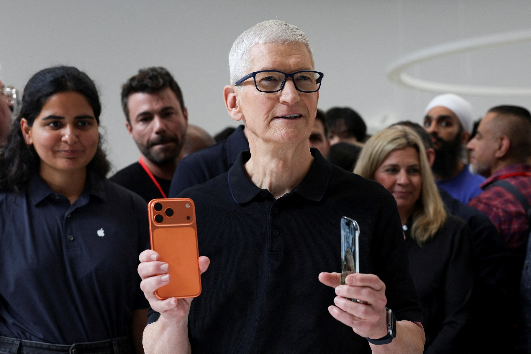 Dân tình giành giật iPhone 17 Pro Max, còn iPhone Air thì bị Dân tình giành giật iPhone 17 Pro Max, còn iPhone Air thì bị