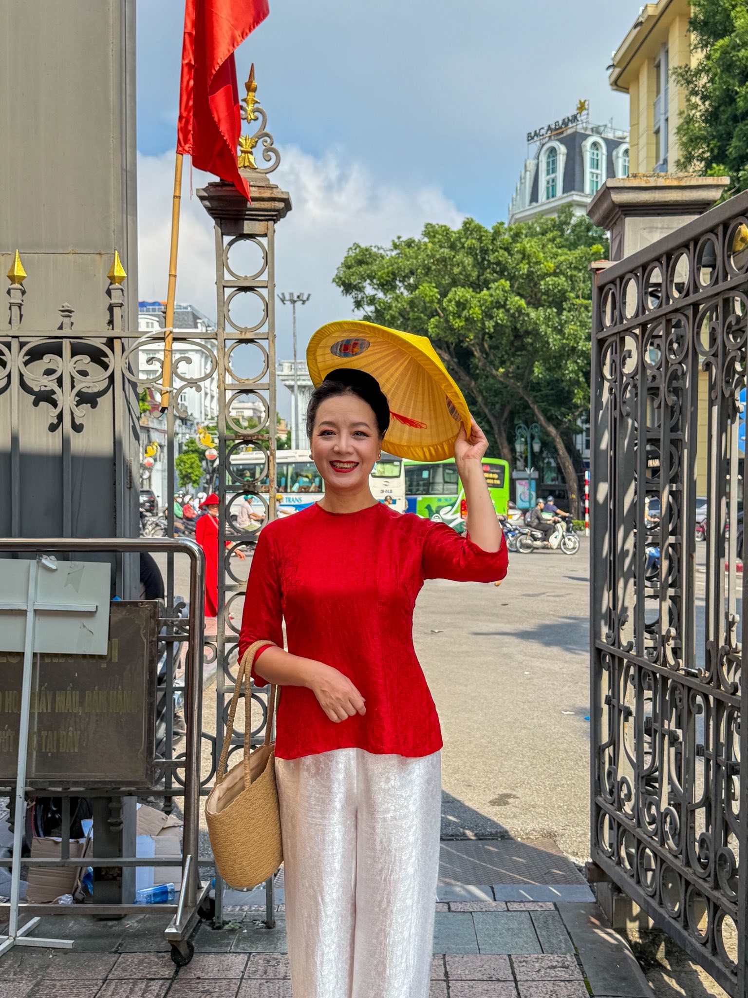 NSƯT Chiều Xuân gương mặt tươi trẻ, vóc dáng nuột nà chứng minh U60 chỉ là con số: Rất thích làm 2 việc để giữ gìn vẻ đẹp không tuổi- Ảnh 2.