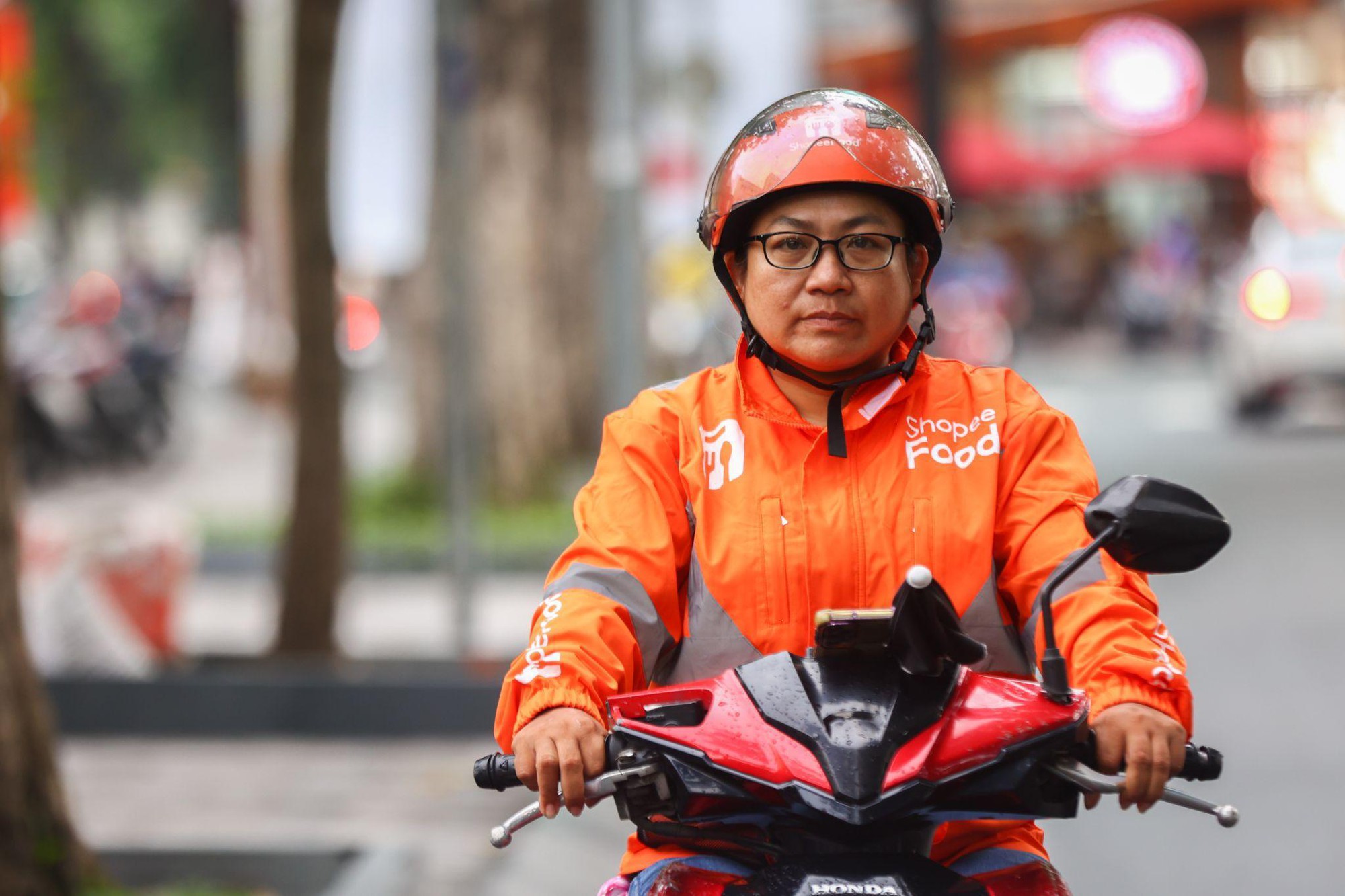 Câu chuyện về những "nữ tài cam" chọn tự do cầm lái cuộc đời- Ảnh 2. Câu chuyện về những "nữ tài cam" chọn tự do cầm lái cuộc đời- Ảnh 2.