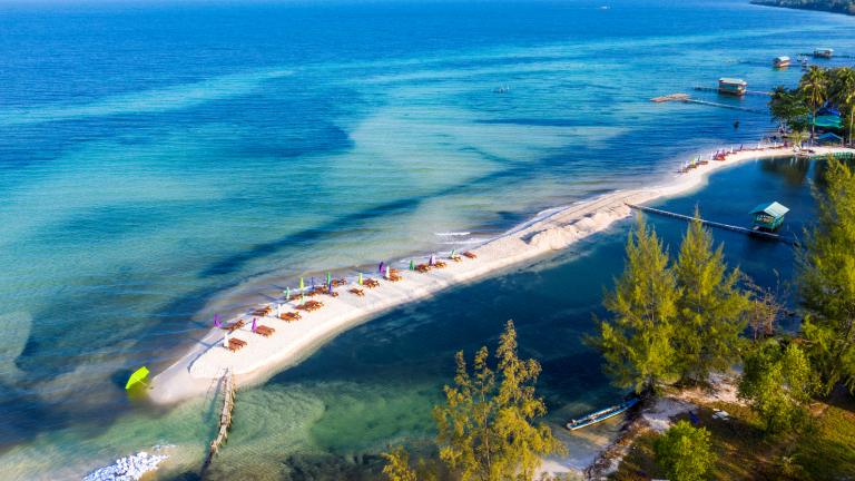 1 nơi ở Việt Nam được tạp chí Mỹ đánh giá đẹp hơn cả Maldives và Bali: Tổng thu du lịch hơn 30.000 tỷ đồng, biển xanh như ngọc khiến khách Tây mê tít- Ảnh 1. 1 nơi ở Việt Nam được tạp chí Mỹ đánh giá đẹp hơn cả Maldives và Bali: Tổng thu du lịch hơn 30.000 tỷ đồng, biển xanh như ngọc khiến khách Tây mê tít- Ảnh 1.