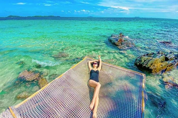 photo-1761895630442 photo-1761895630442