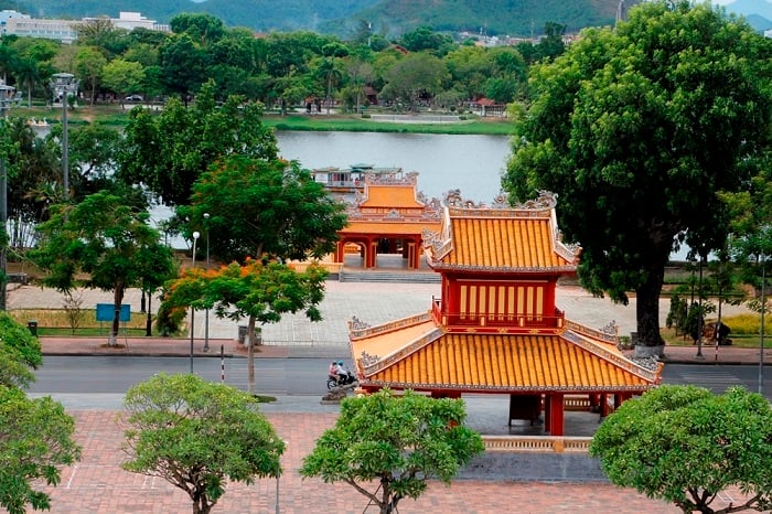 Một địa phương đổi địa điểm tổ chức cầu truyền hình Chung kết Olympia 2025 gấp vì bão số 12- Ảnh 1. Một địa phương đổi địa điểm tổ chức cầu truyền hình Chung kết Olympia 2025 gấp vì bão số 12- Ảnh 1.