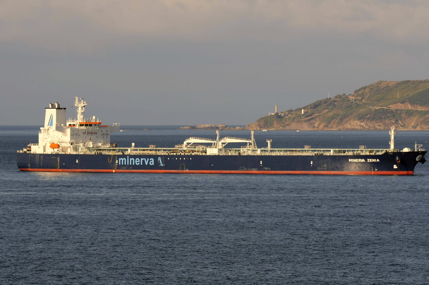 Đội 'tàu ma' chở dầu Nga và Iran vẫn giao hàng như không bị trừng phạt: Hàng chục tỷ USD dầu liên tục cập cảng, hé lộ một 'ông lớn' phương Tây đứng sau hỗ trợ- Ảnh 1. Đội 'tàu ma' chở dầu Nga và Iran vẫn giao hàng như không bị trừng phạt: Hàng chục tỷ USD dầu liên tục cập cảng, hé lộ một 'ông lớn' phương Tây đứng sau hỗ trợ- Ảnh 1.