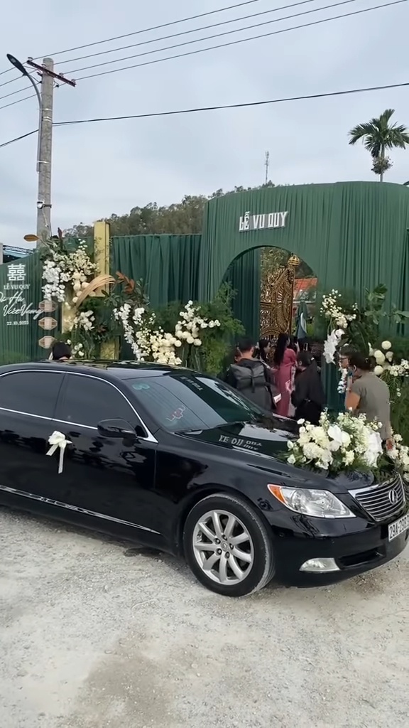 Dàn xe đón dâu bạc tỷ trong lễ cưới Hoa hậu Đỗ Hà và doanh nhân Viết Vương- Ảnh 3. Dàn xe đón dâu bạc tỷ trong lễ cưới Hoa hậu Đỗ Hà và doanh nhân Viết Vương- Ảnh 3.