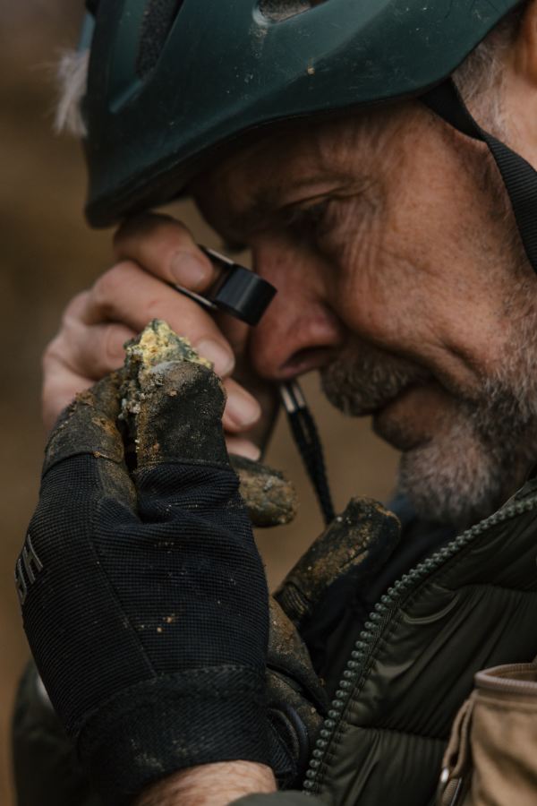 Hứng đòn đau vì Trung Quốc chặn mặt hàng Mỹ không thể sản xuất dù chỉ 1 gram, người dân bỏ qua cả vàng để săn lùng kho báu: Liệu có thoát phụ thuộc Bắc Kinh?- Ảnh 8.