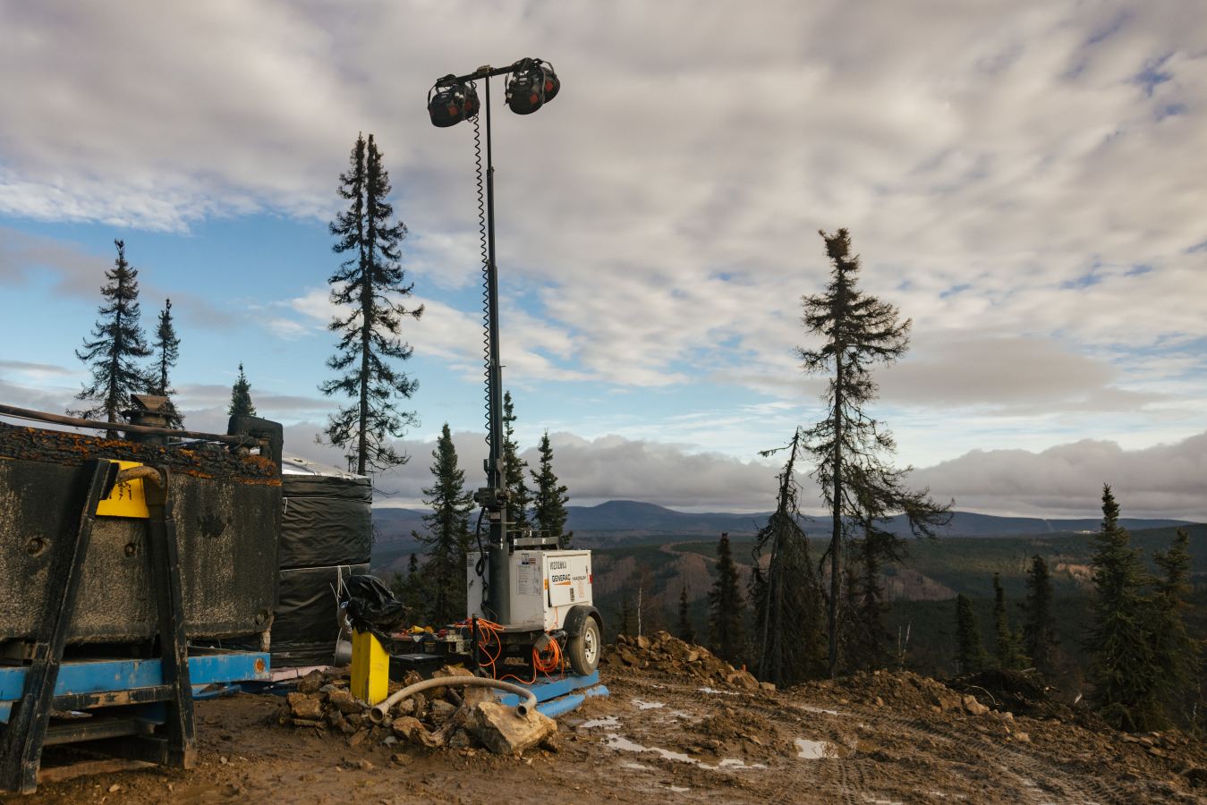 Hứng đòn đau vì Trung Quốc chặn mặt hàng Mỹ không thể sản xuất dù chỉ 1 gram, người dân bỏ qua cả vàng để săn lùng kho báu: Liệu có thoát phụ thuộc Bắc Kinh?- Ảnh 10.