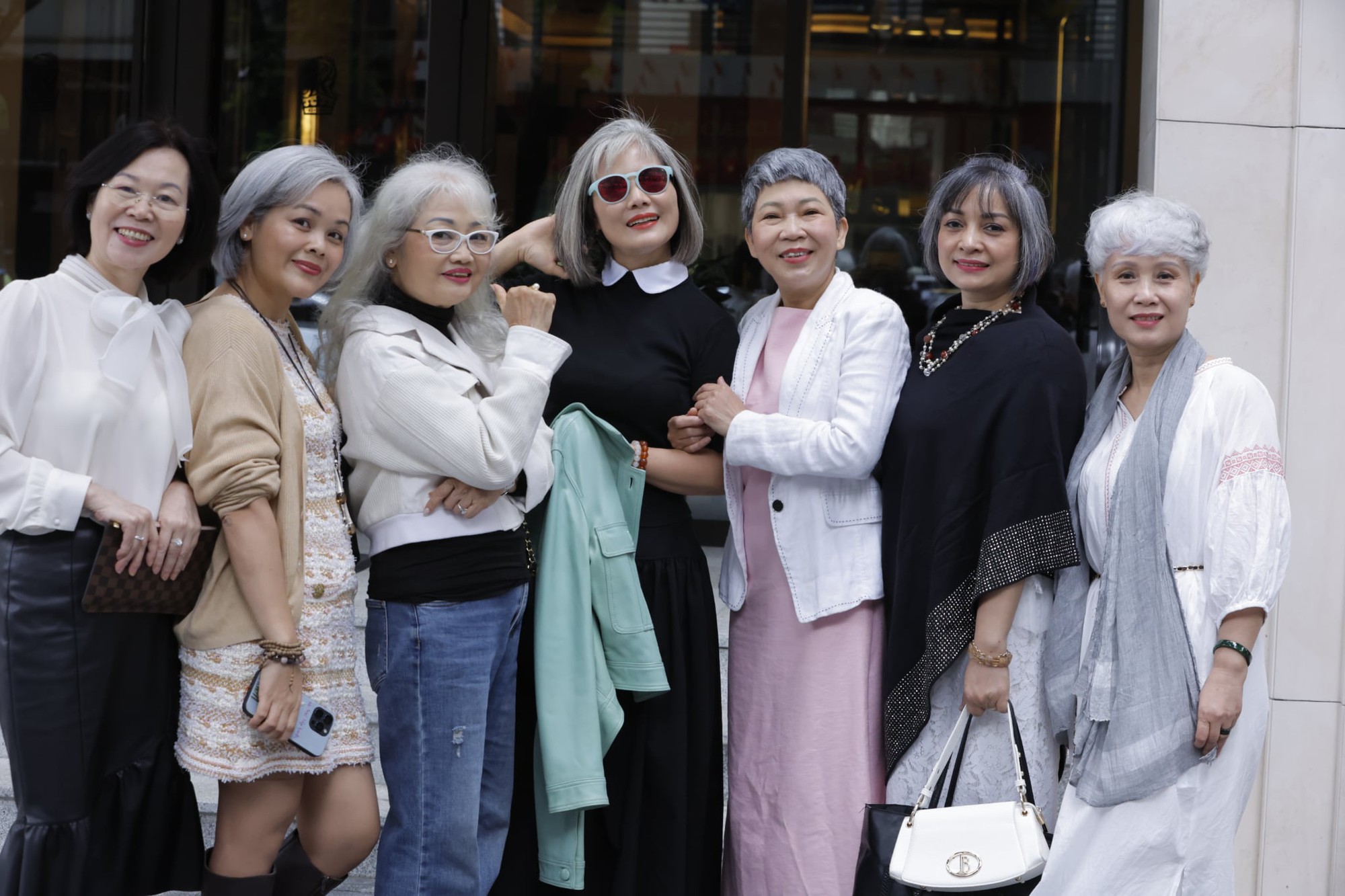 “Hội Tóc Bạc Lấp Lánh” slay nhất Thủ đô: Chúng tôi không phải phú bà- Ảnh 5. “Hội Tóc Bạc Lấp Lánh” slay nhất Thủ đô: Chúng tôi không phải phú bà- Ảnh 5.