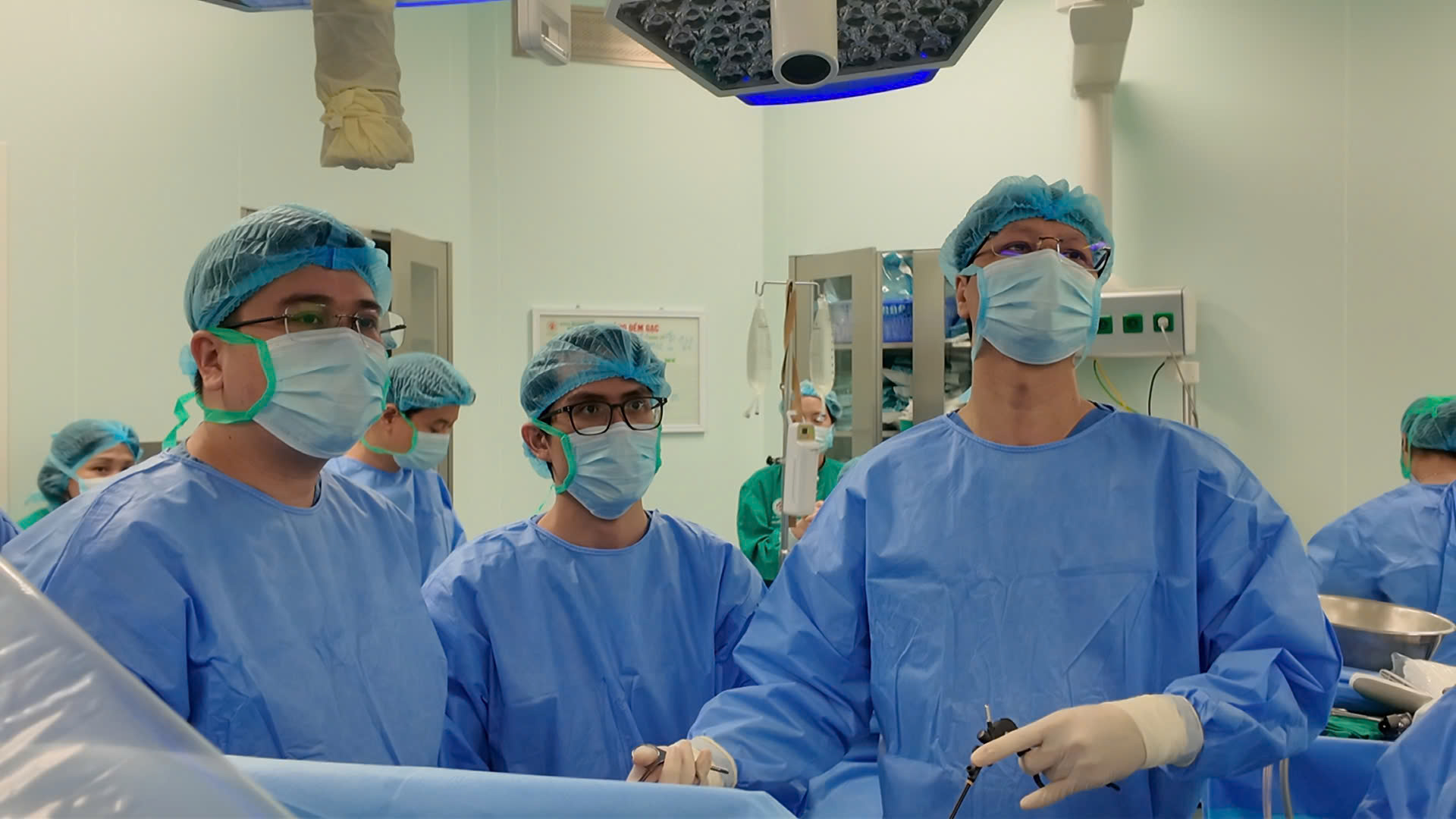 Lần đầu tiên Y học Việt Nam thực hiện thành công 1 ca ghép gan bất đồng nhóm máu ở người lớn- Ảnh 2. Lần đầu tiên Y học Việt Nam thực hiện thành công 1 ca ghép gan bất đồng nhóm máu ở người lớn- Ảnh 2.