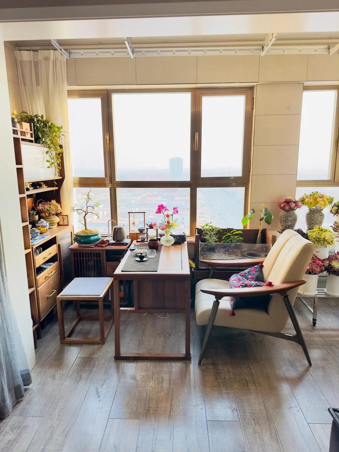 Ban công 5㎡ biến thành phòng trà phong cách Thiền, view toàn cảnh đẹp đến mức khiến hàng xóm phải dừng lại trầm trồ- Ảnh 2.