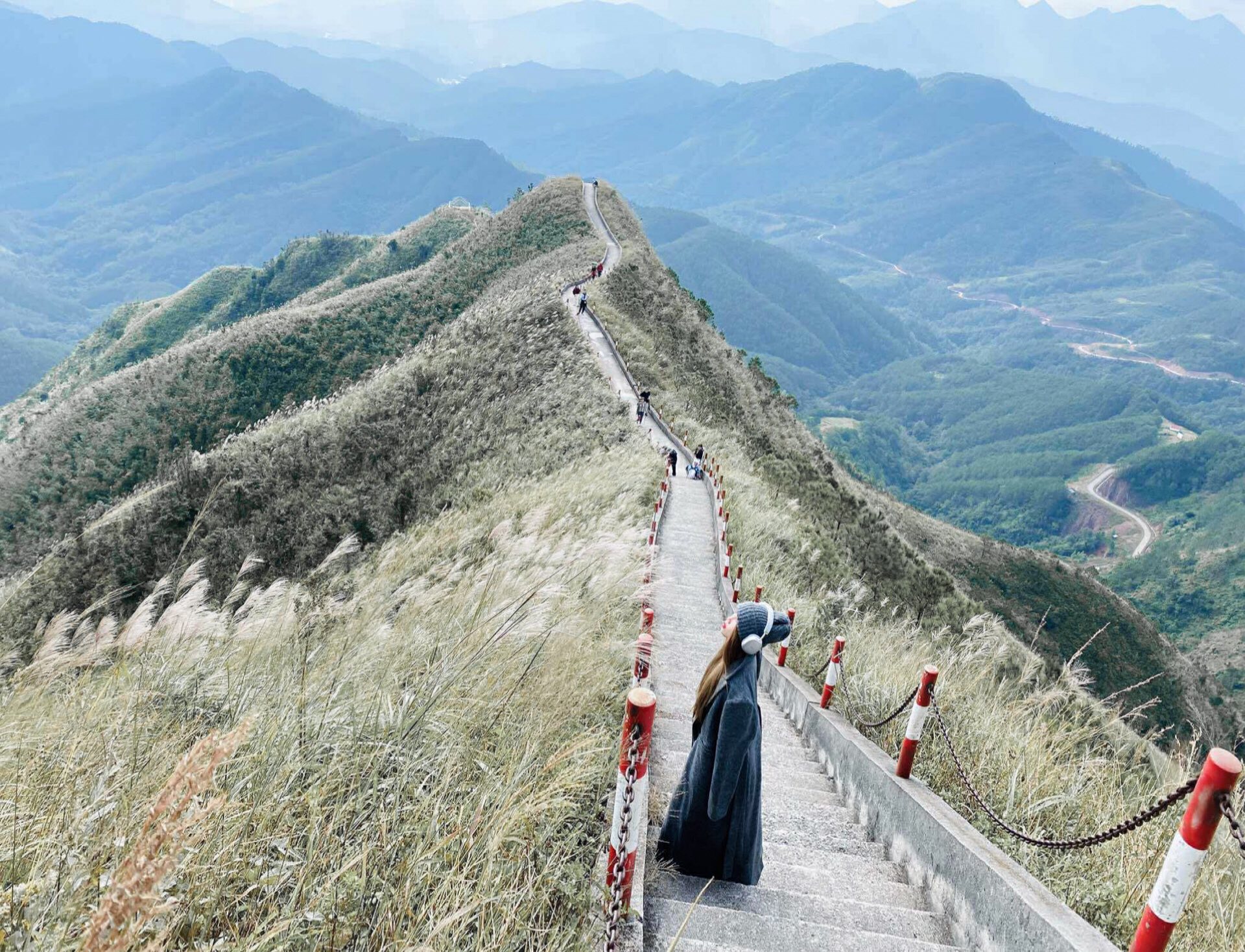 Ngoài biển, Quảng Ninh còn có 1 vùng núi nhiều người chưa biết: Đang vào mùa đẹp nhất, cảnh như phim- Ảnh 4.