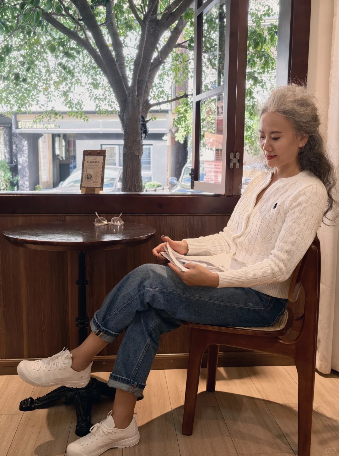 58 tuổi tôi mới dám "lọc bạn" để sống nhẹ đầu, học cách dọn dẹp quan hệ quan trọng không kém dọn nhà trước Tết- Ảnh 1. 58 tuổi tôi mới dám "lọc bạn" để sống nhẹ đầu, học cách dọn dẹp quan hệ quan trọng không kém dọn nhà trước Tết- Ảnh 1.