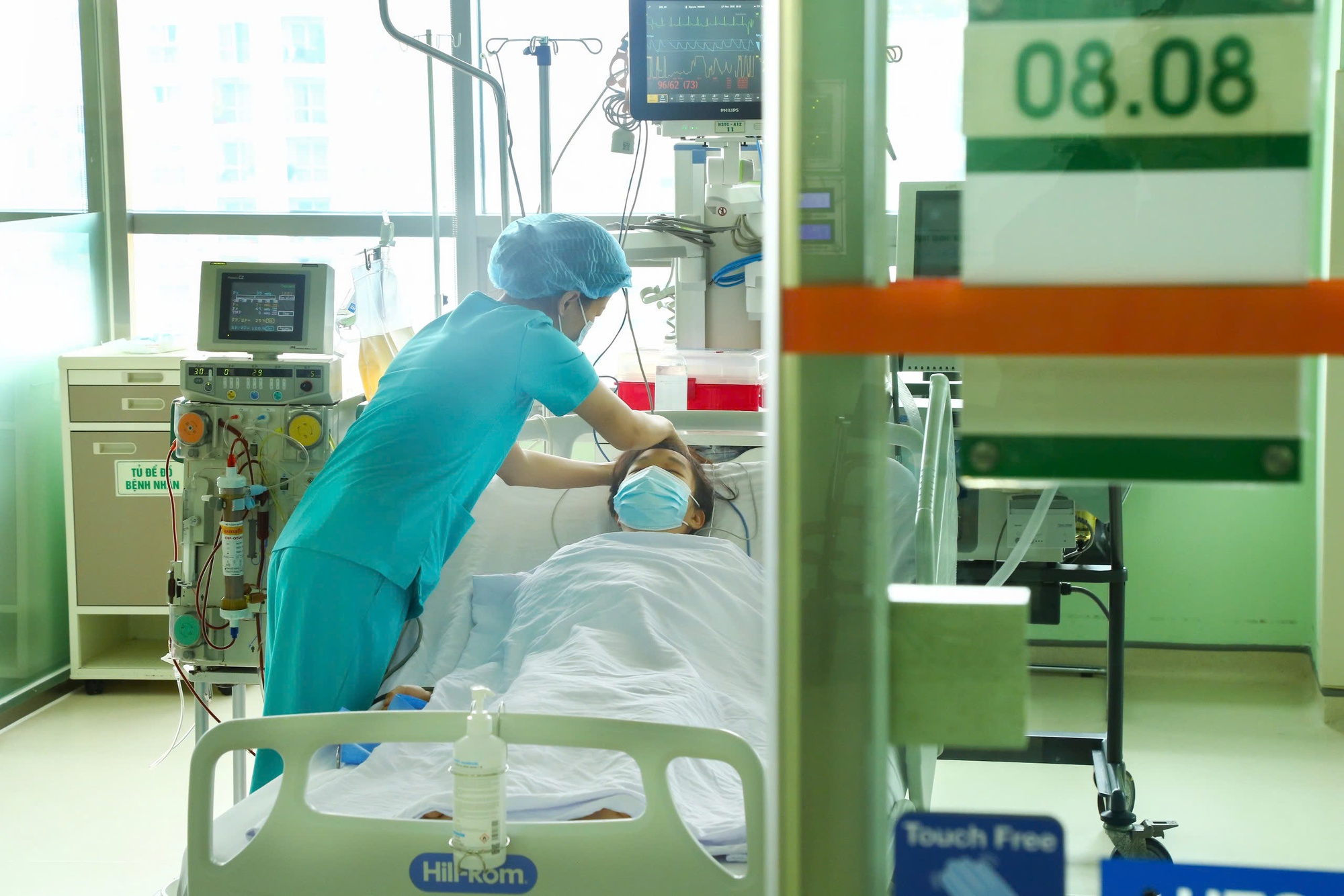 Lần đầu tiên Y học Việt Nam thực hiện thành công 1 ca ghép gan bất đồng nhóm máu ở người lớn- Ảnh 1. Lần đầu tiên Y học Việt Nam thực hiện thành công 1 ca ghép gan bất đồng nhóm máu ở người lớn- Ảnh 1.