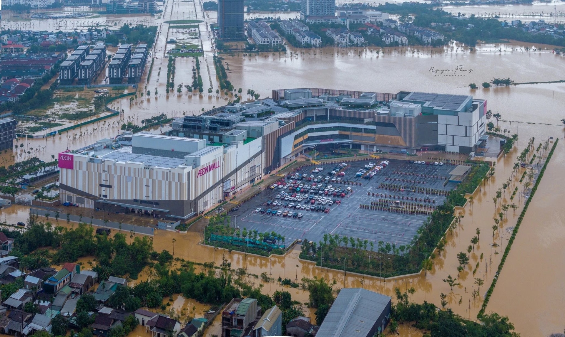 Vì sao Aeon Mall Huế 170 triệu USD vẫn khô ráo giữa trận lũ lịch sử: Bí mật nằm ở dữ liệu 70 năm- Ảnh 1. Vì sao Aeon Mall Huế 170 triệu USD vẫn khô ráo giữa trận lũ lịch sử: Bí mật nằm ở dữ liệu 70 năm- Ảnh 1.