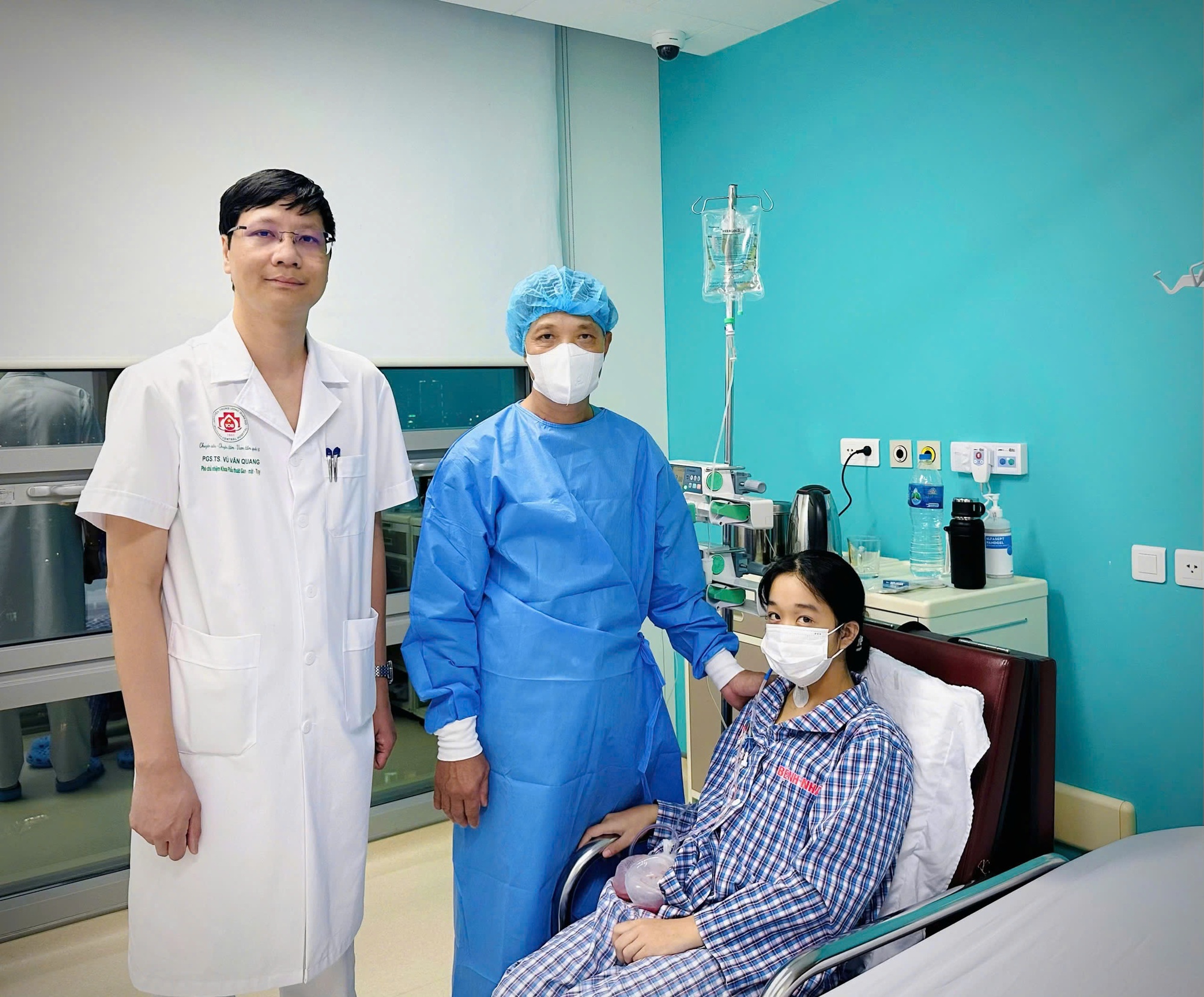 Lần đầu tiên Y học Việt Nam thực hiện thành công 1 ca ghép gan bất đồng nhóm máu ở người lớn- Ảnh 4. Lần đầu tiên Y học Việt Nam thực hiện thành công 1 ca ghép gan bất đồng nhóm máu ở người lớn- Ảnh 4.