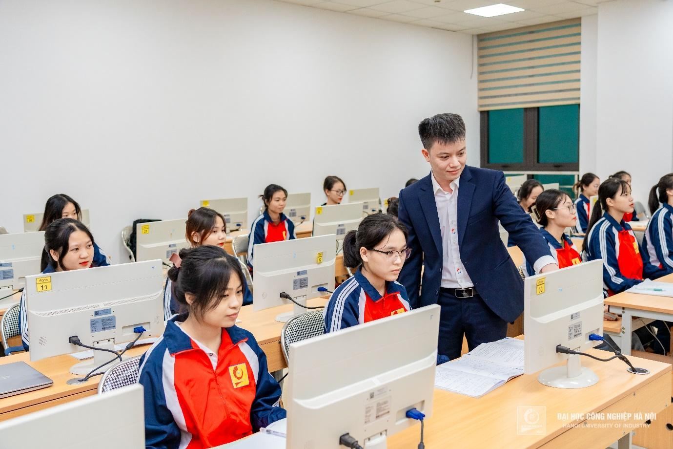 Ngôi trường 127 năm tuổi vừa từ trường đại học lên đại học, đào tạo đa ngành, chất lượng hàng đầu- Ảnh 4.