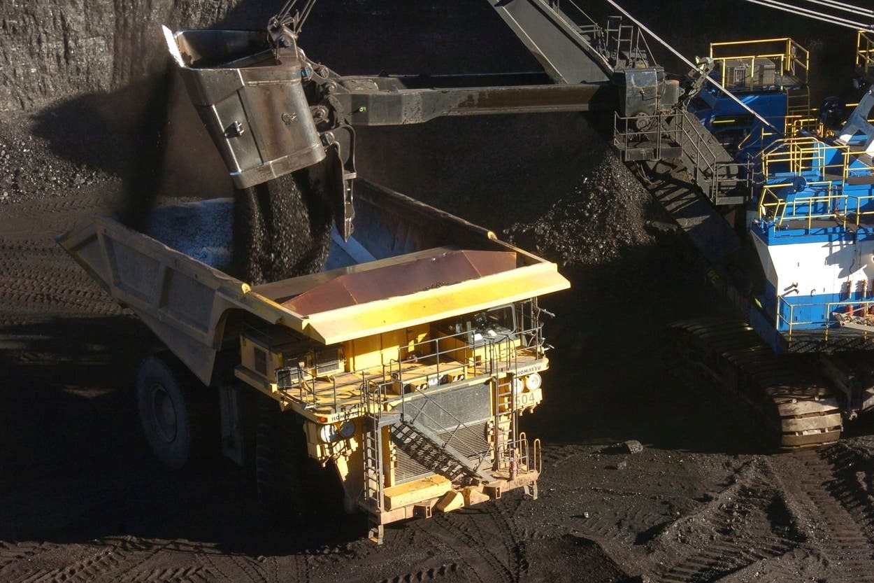 Sau đậu nành, nền kinh tế lớn nhất BRICS âm thầm ngừng mua 1 mặt hàng khác của Mỹ, giáng đòn vào nỗ lực hồi sinh ngành công nghiệp 'vàng đen' của ông Trump- Ảnh 1. Sau đậu nành, nền kinh tế lớn nhất BRICS âm thầm ngừng mua 1 mặt hàng khác của Mỹ, giáng đòn vào nỗ lực hồi sinh ngành công nghiệp 'vàng đen' của ông Trump- Ảnh 1.