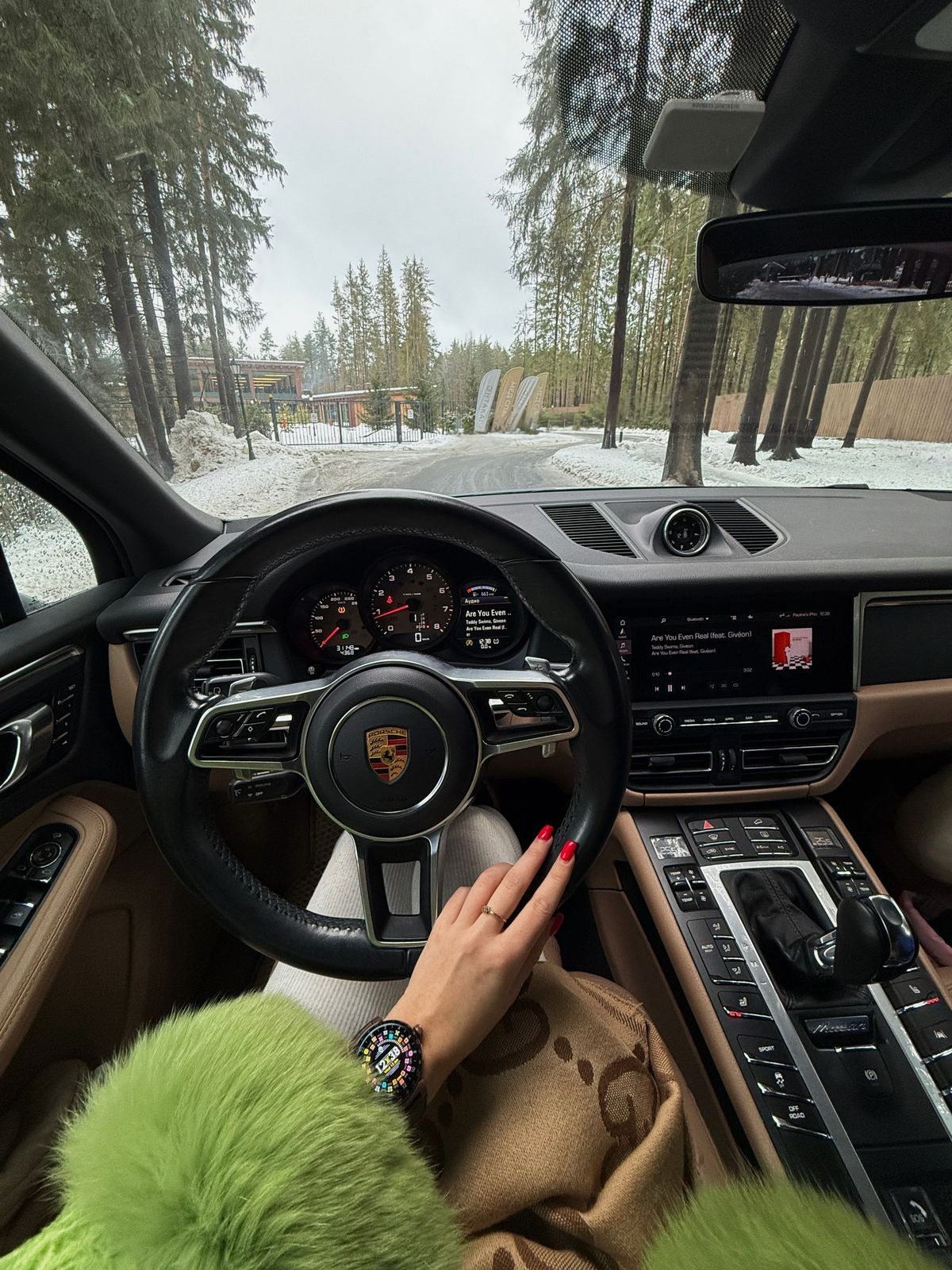 Cuộc sống đối lập của người GIÀU và người cố tỏ ra GIÀU- Ảnh 2.