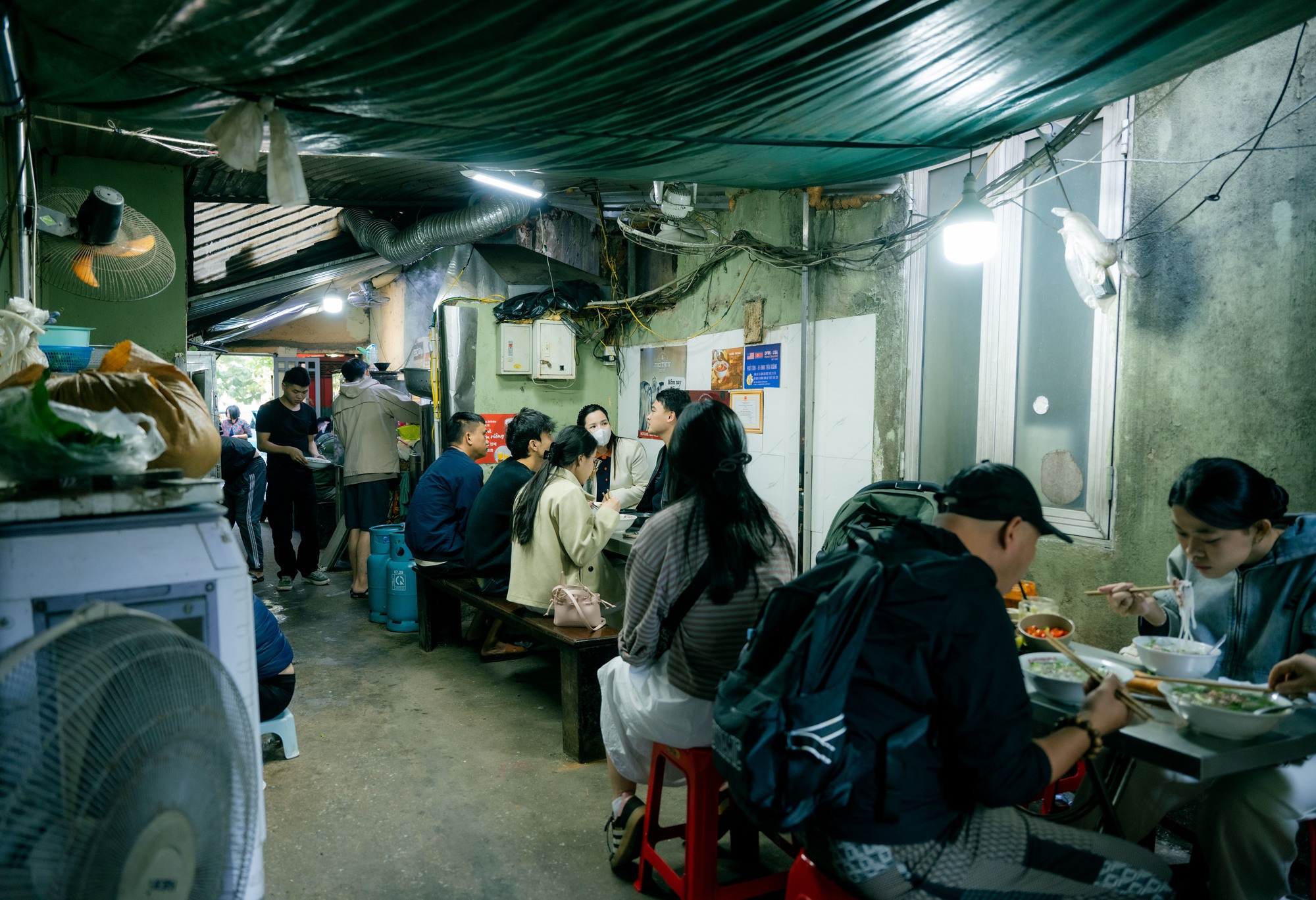 Những hình ảnh cuối cùng của Phở Thìn Bờ Hồ trước ngày di dời sau gần 70 năm- Ảnh 12. Những hình ảnh cuối cùng của Phở Thìn Bờ Hồ trước ngày di dời sau gần 70 năm- Ảnh 12.