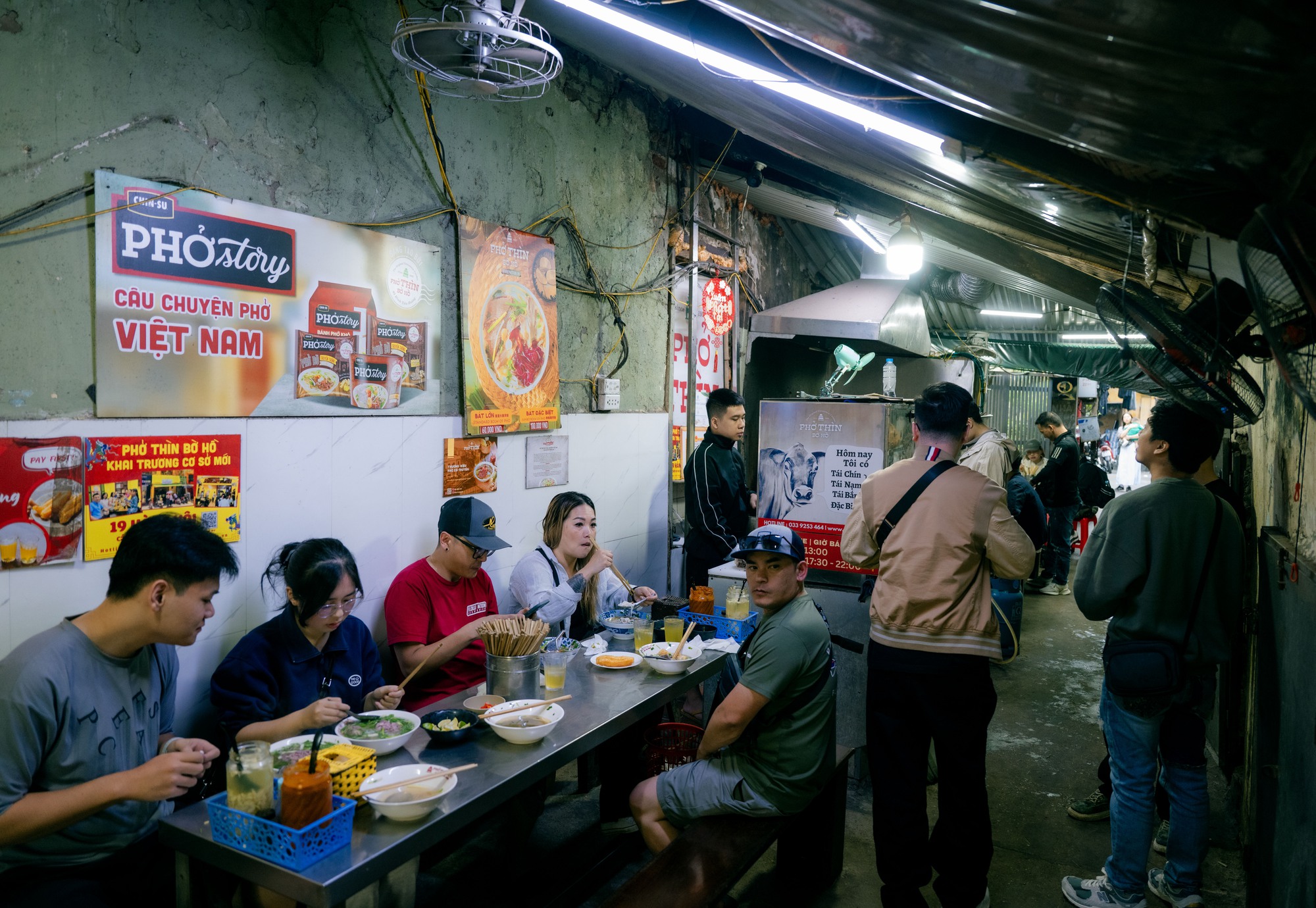 Những hình ảnh cuối cùng của Phở Thìn Bờ Hồ trước ngày di dời sau gần 70 năm- Ảnh 11. Những hình ảnh cuối cùng của Phở Thìn Bờ Hồ trước ngày di dời sau gần 70 năm- Ảnh 11.