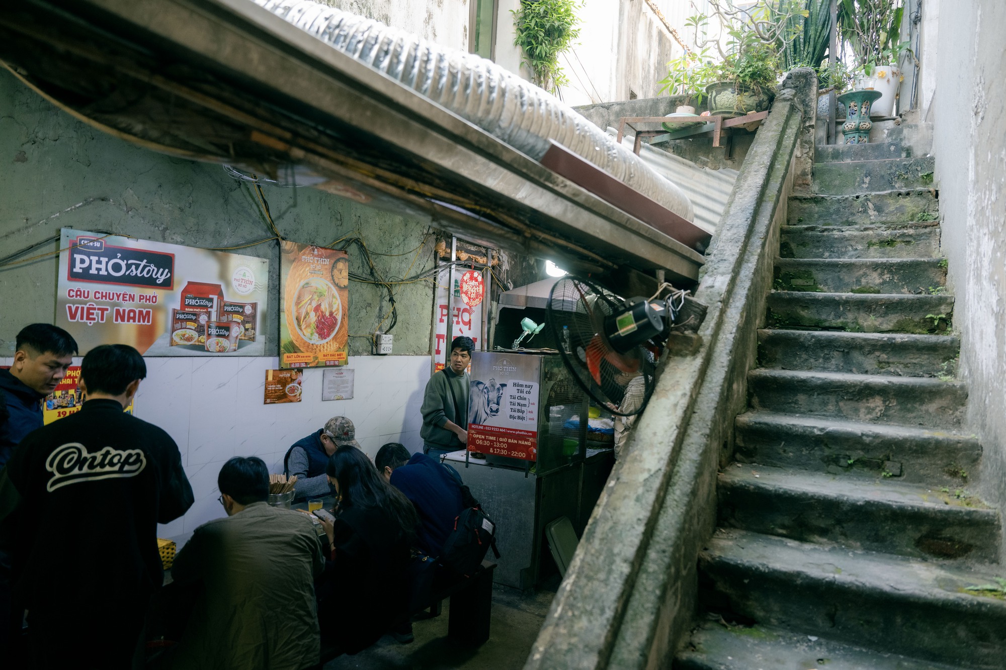 Những hình ảnh cuối cùng của Phở Thìn Bờ Hồ trước ngày di dời sau gần 70 năm- Ảnh 9. Những hình ảnh cuối cùng của Phở Thìn Bờ Hồ trước ngày di dời sau gần 70 năm- Ảnh 9.