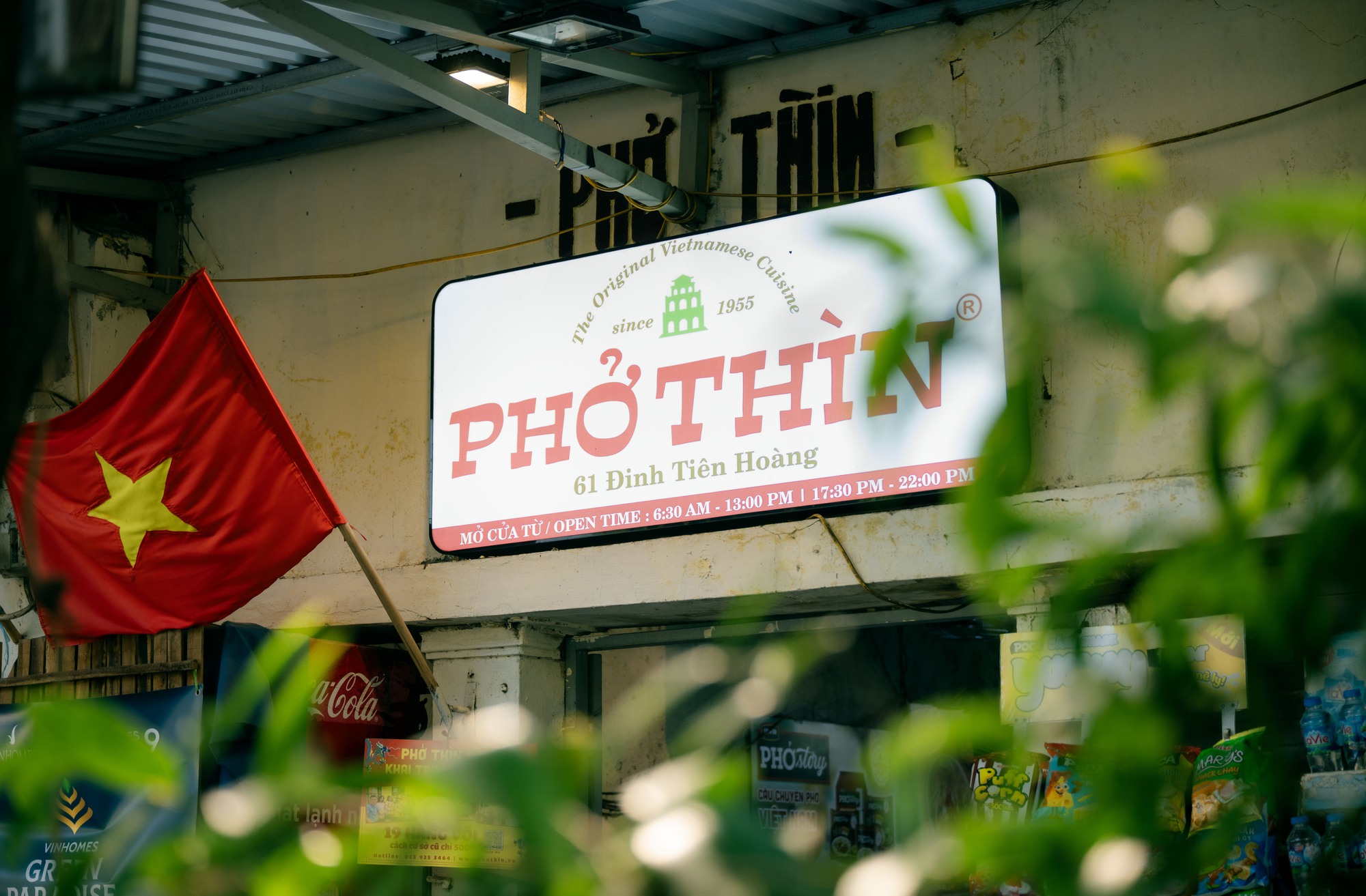 Những hình ảnh cuối cùng của Phở Thìn Bờ Hồ trước ngày di dời sau gần 70 năm- Ảnh 2. Những hình ảnh cuối cùng của Phở Thìn Bờ Hồ trước ngày di dời sau gần 70 năm- Ảnh 2.