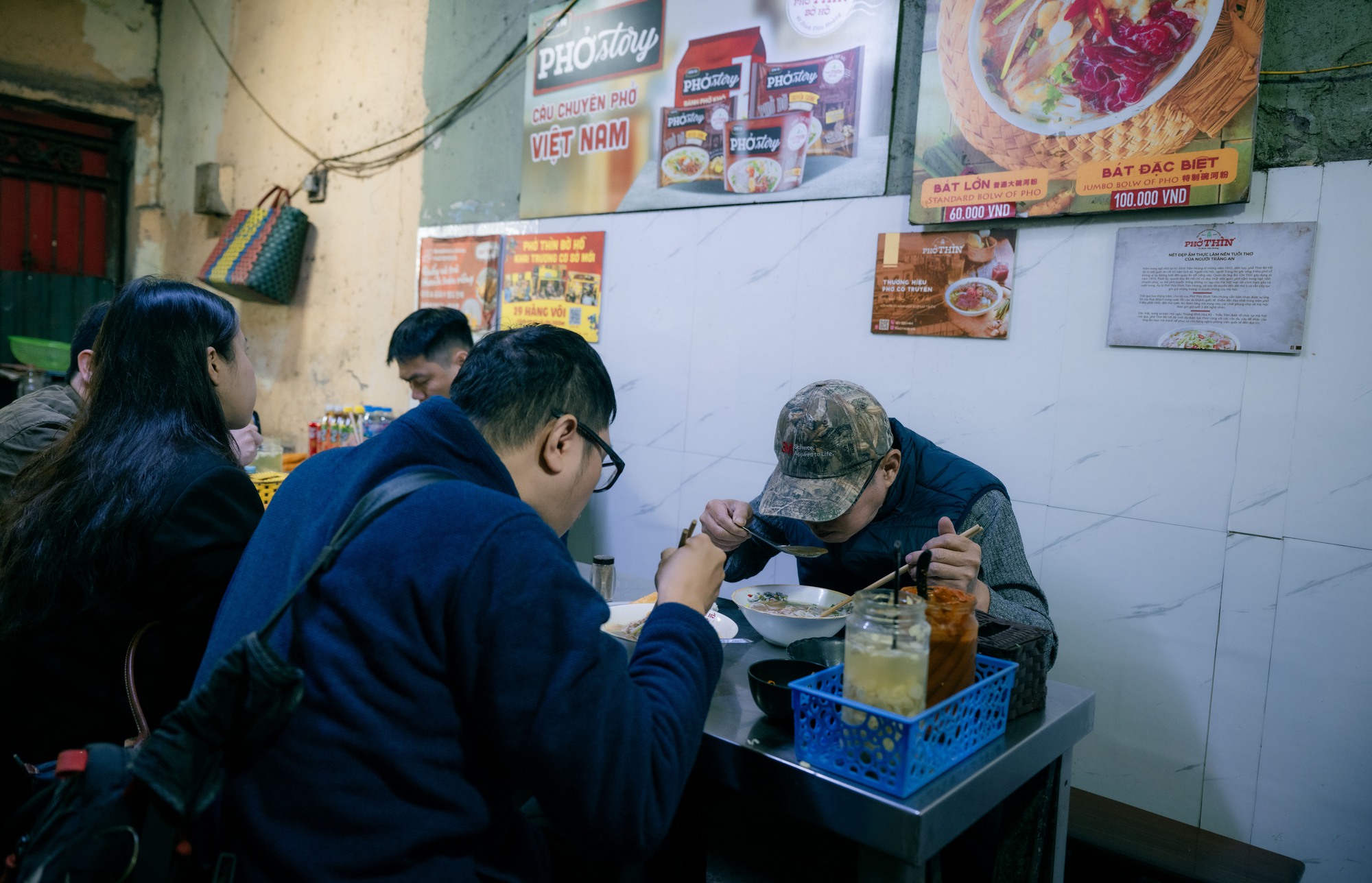 Những hình ảnh cuối cùng của Phở Thìn Bờ Hồ trước ngày di dời sau gần 70 năm- Ảnh 10. Những hình ảnh cuối cùng của Phở Thìn Bờ Hồ trước ngày di dời sau gần 70 năm- Ảnh 10.