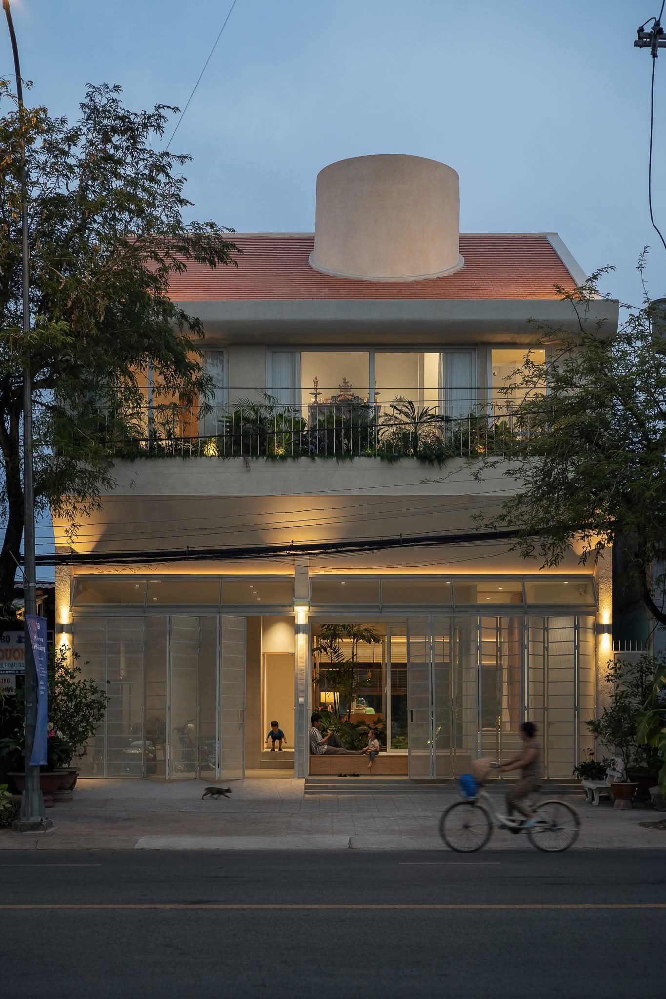 Ngôi nhà có thiết kế mái như ống khói để lấy sáng- Ảnh 1.