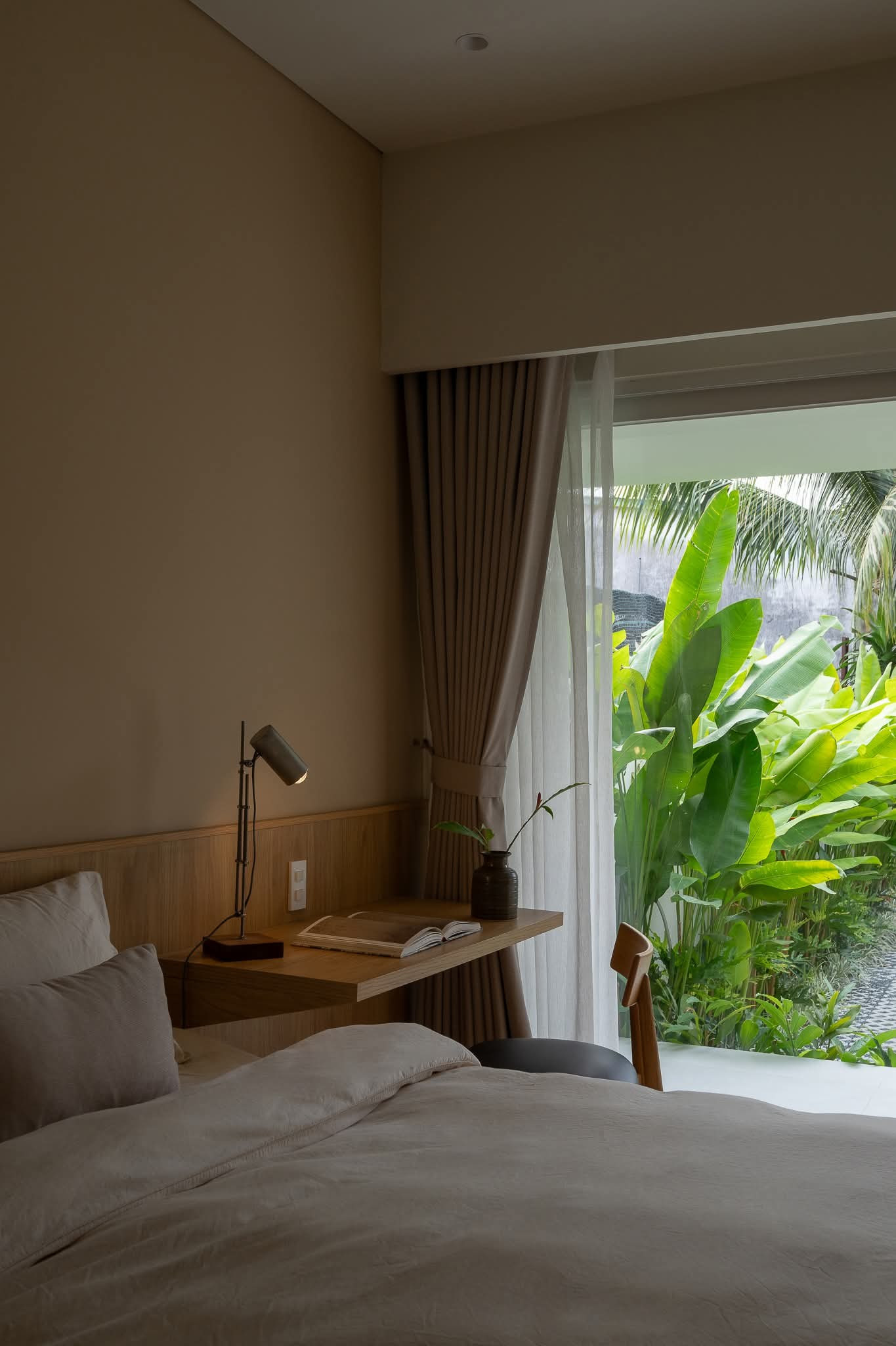 Ngôi nhà có thiết kế mái như ống khói để lấy sáng- Ảnh 17.