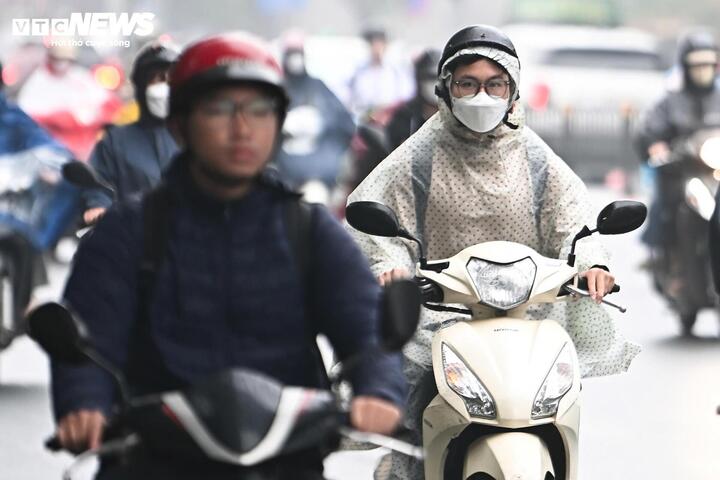 Chuyên gia lý giải vì sao Hà Nội nồm ẩm bất thường- Ảnh 1. Chuyên gia lý giải vì sao Hà Nội nồm ẩm bất thường- Ảnh 1.