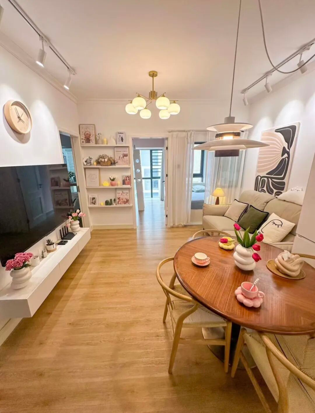 Căn bếp 3m² của người phụ nữ trung niên khiến mạng xã hội trầm trồ: Nhỏ nhưng sang, gọn, như một góc sống trong mơ- Ảnh 9.