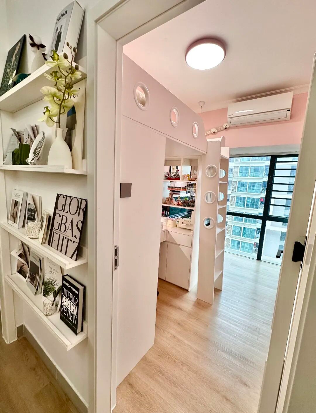 Căn bếp 3m² của người phụ nữ trung niên khiến mạng xã hội trầm trồ: Nhỏ nhưng sang, gọn, như một góc sống trong mơ- Ảnh 12.