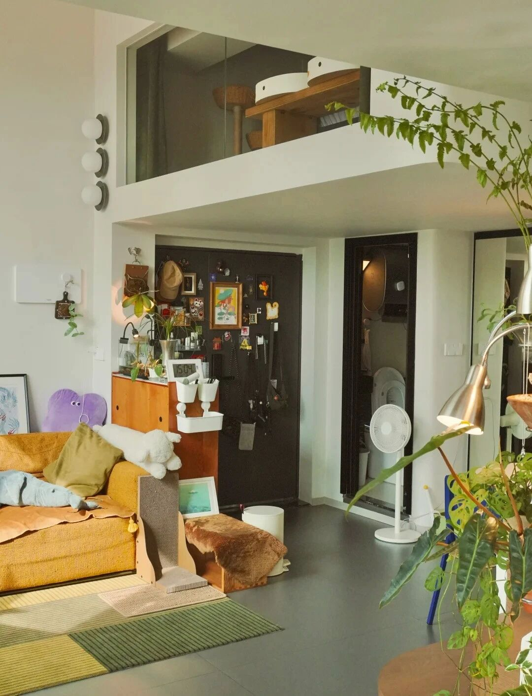 Đây là căn nhà nhiều đồ dùng nhưng gọn nhất mà tôi từng thấy- Ảnh 1.