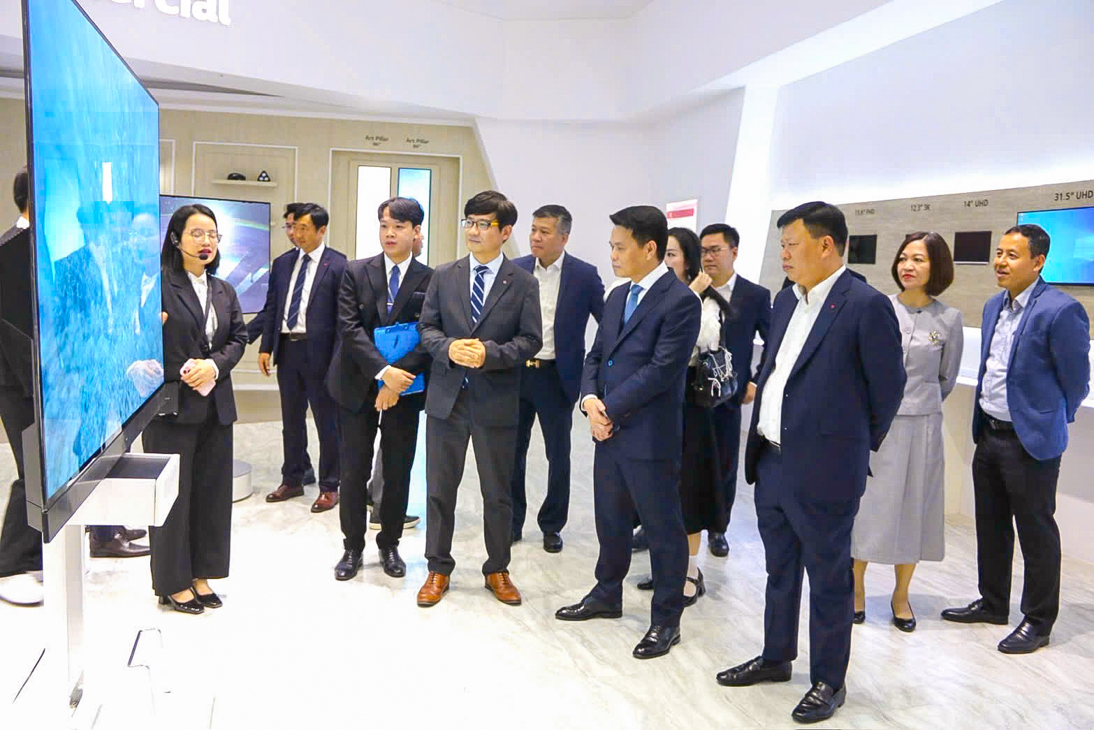 Tại TP trực thuộc TW nhỏ nhất Việt Nam, 'đại bàng' này đã đầu tư hơn 10 tỷ USD, tạo việc làm cho 27.000 người, chiếm trên 50% kim ngạch xuất khẩu- Ảnh 1. Tại TP trực thuộc TW nhỏ nhất Việt Nam, 'đại bàng' này đã đầu tư hơn 10 tỷ USD, tạo việc làm cho 27.000 người, chiếm trên 50% kim ngạch xuất khẩu- Ảnh 1.