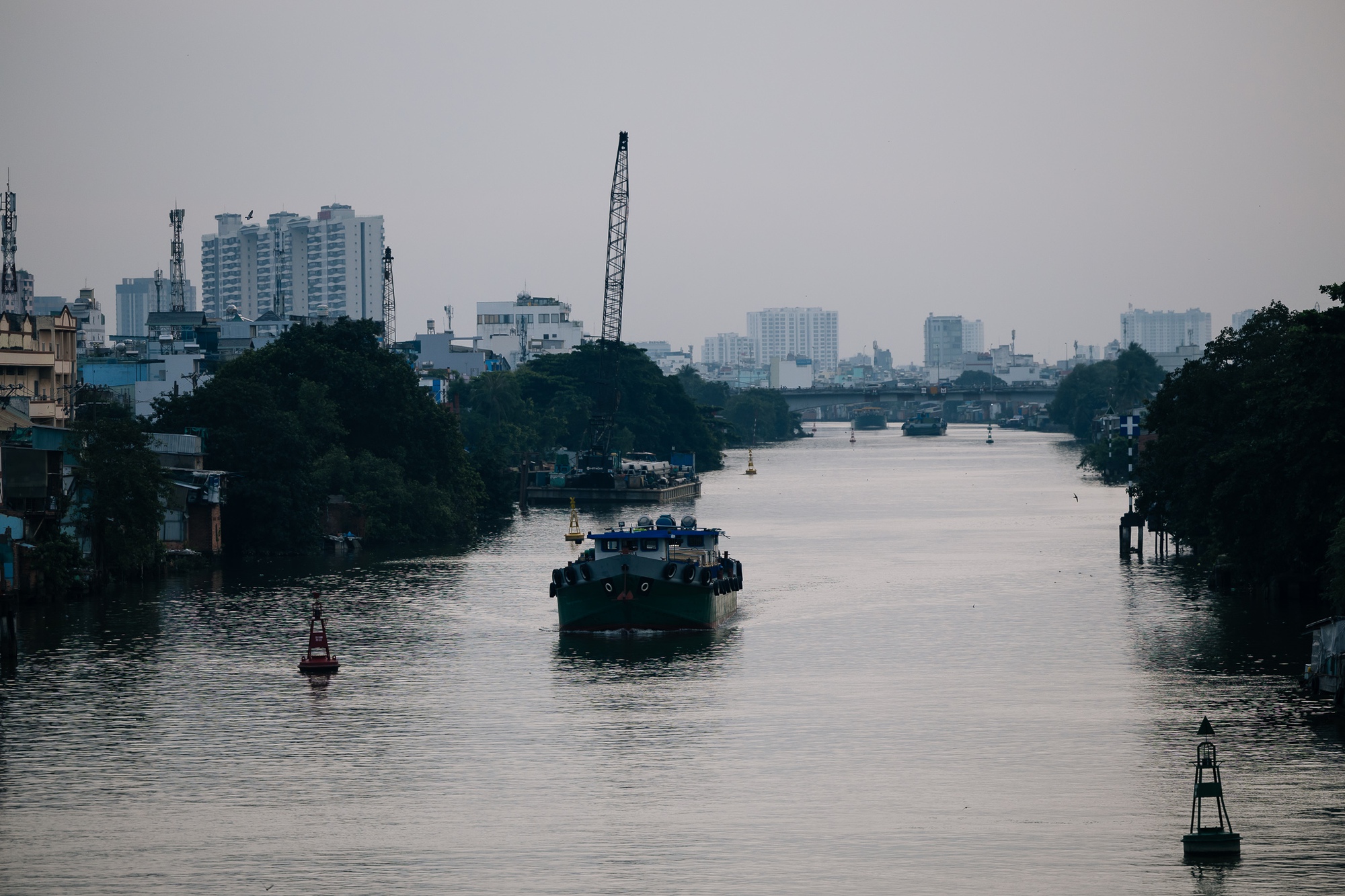 Chùm ảnh: TP.HCM trong ngày rét 19 độ C hiếm thấy- Ảnh 17.
