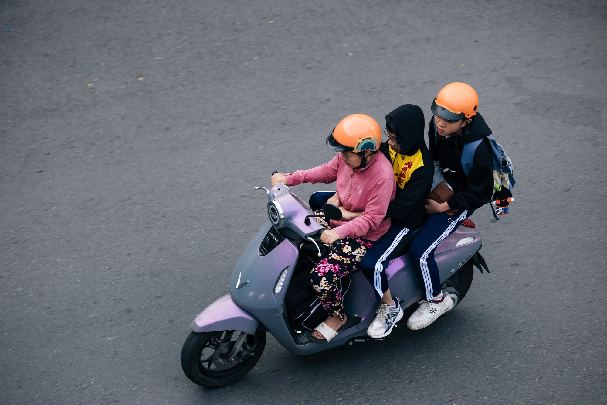 Chùm ảnh: TP.HCM trong ngày rét 19 độ C hiếm thấy- Ảnh 8.