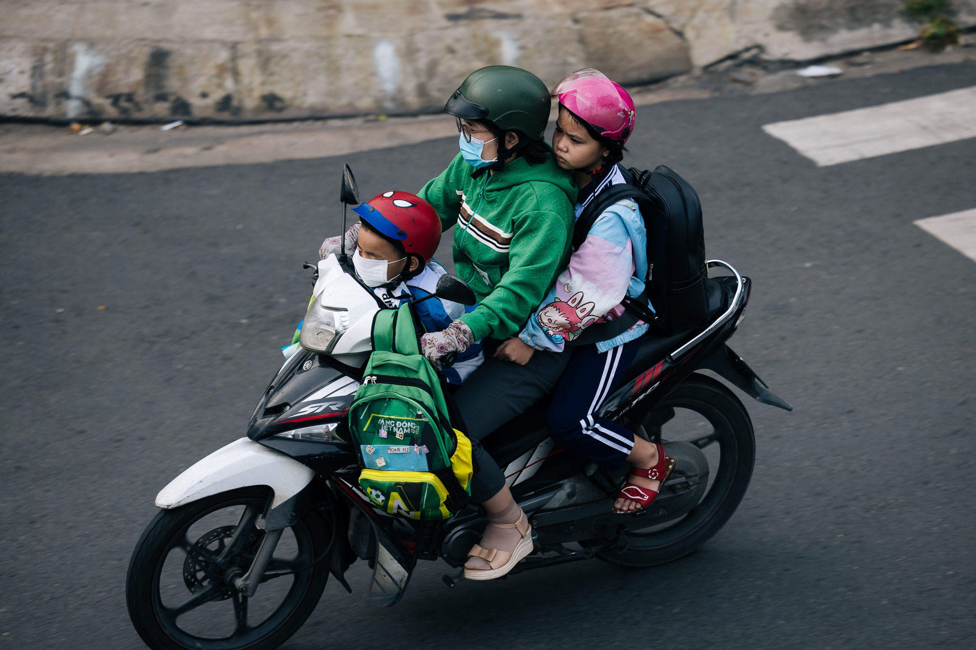 Chùm ảnh: TP.HCM trong ngày rét 19 độ C hiếm thấy- Ảnh 9.