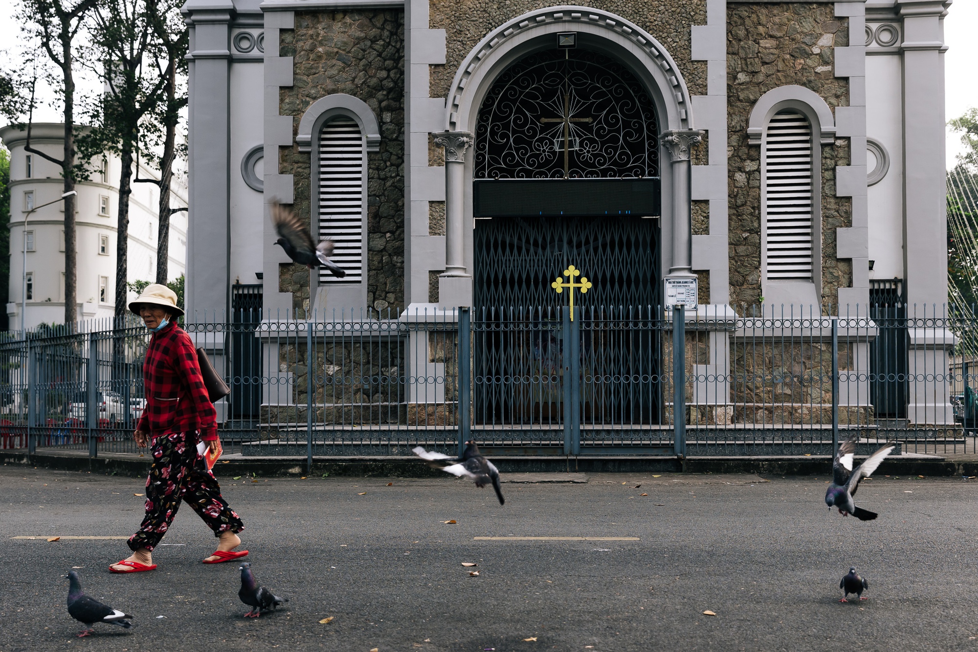 Chùm ảnh: TP.HCM trong ngày rét 19 độ C hiếm thấy- Ảnh 15.