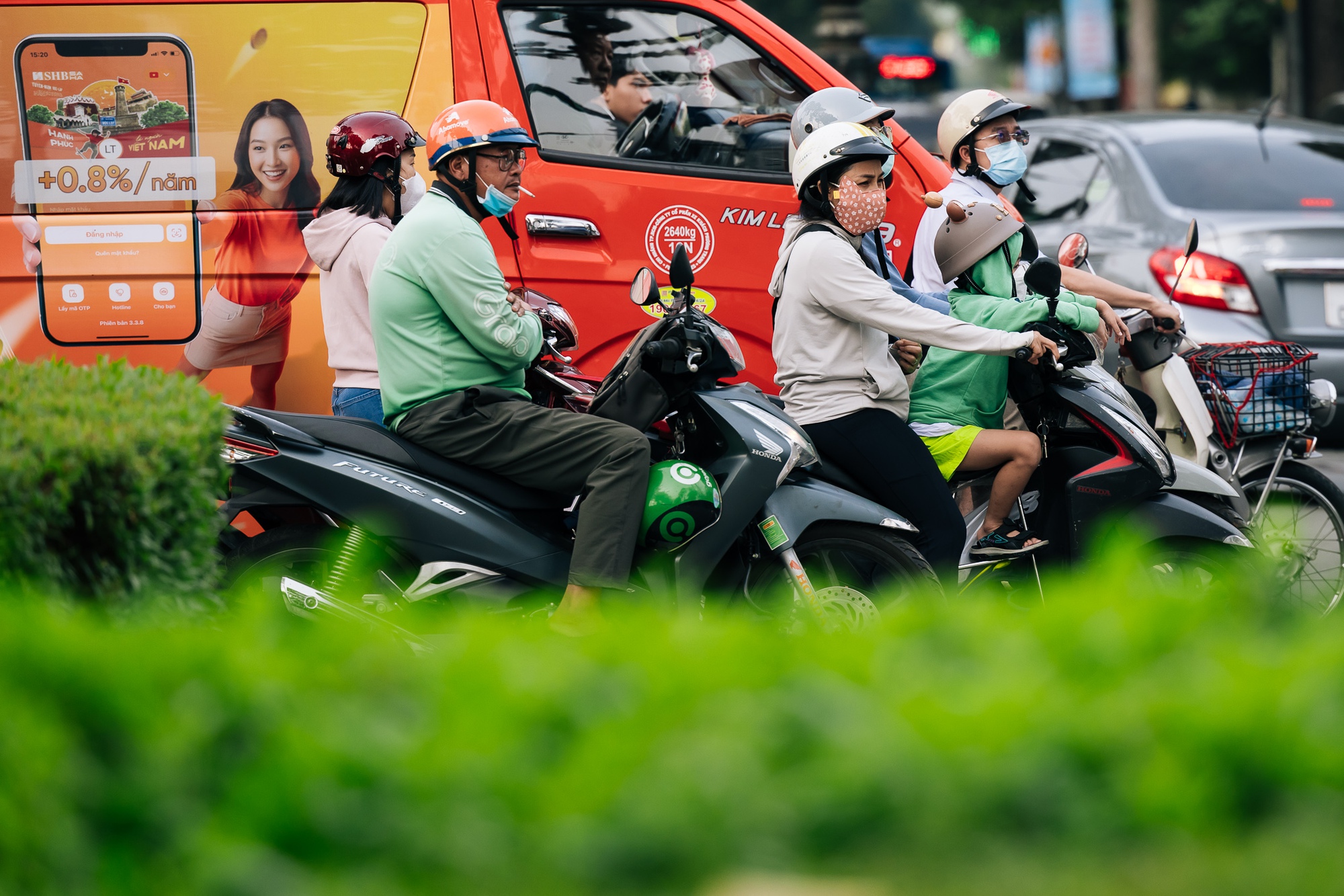 Chùm ảnh: TP.HCM trong ngày rét 19 độ C hiếm thấy- Ảnh 5.