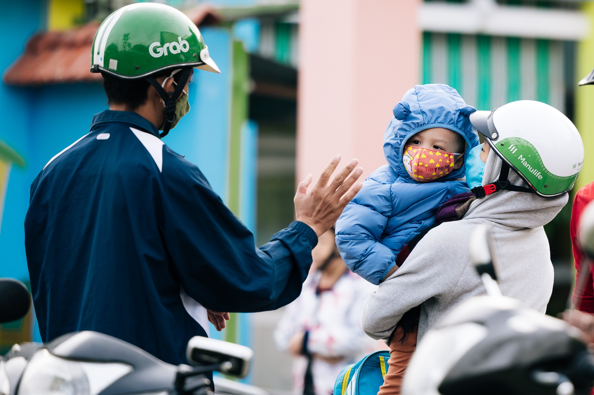 Chùm ảnh: TP.HCM trong ngày rét 19 độ C hiếm thấy- Ảnh 6.