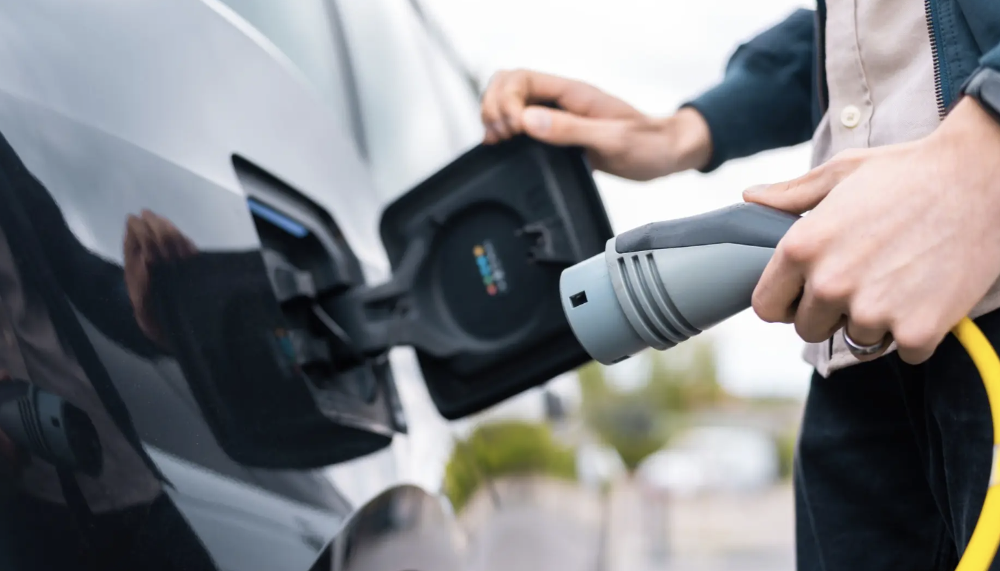 Trung Quốc tung sản phẩm gây chú ý toàn cầu: Pin xe điện bị khoan và đâm bằng đinh vẫn không cháy nổ, chạy 1.300 km với 1 lần sạc- Ảnh 1. Trung Quốc tung sản phẩm gây chú ý toàn cầu: Pin xe điện bị khoan và đâm bằng đinh vẫn không cháy nổ, chạy 1.300 km với 1 lần sạc- Ảnh 1.