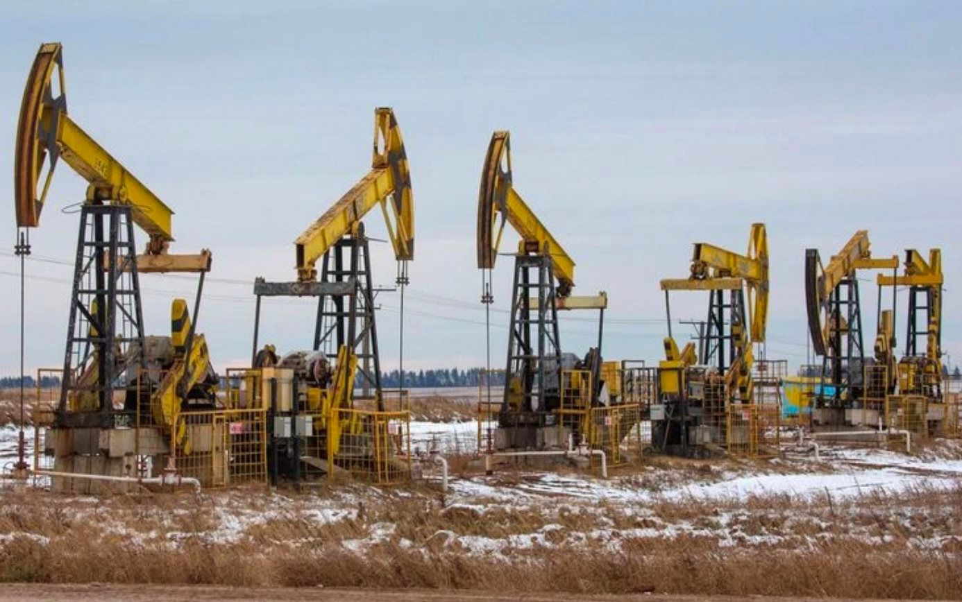 Dầu Nga có giá chiết khấu sâu kỷ lục, một khách sộp vừa tuyên bố 'cắt đứt' nay ngỏ ý muốn mua lại, tìm cách lách lệnh trừng phạt- Ảnh 1. Dầu Nga có giá chiết khấu sâu kỷ lục, một khách sộp vừa tuyên bố 'cắt đứt' nay ngỏ ý muốn mua lại, tìm cách lách lệnh trừng phạt- Ảnh 1.