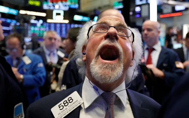 Các cá voi “xả” gần 2 tỷ USD Bitcoin ngay trước khi BTC rơi thủng 100.000 USD- Ảnh 1.