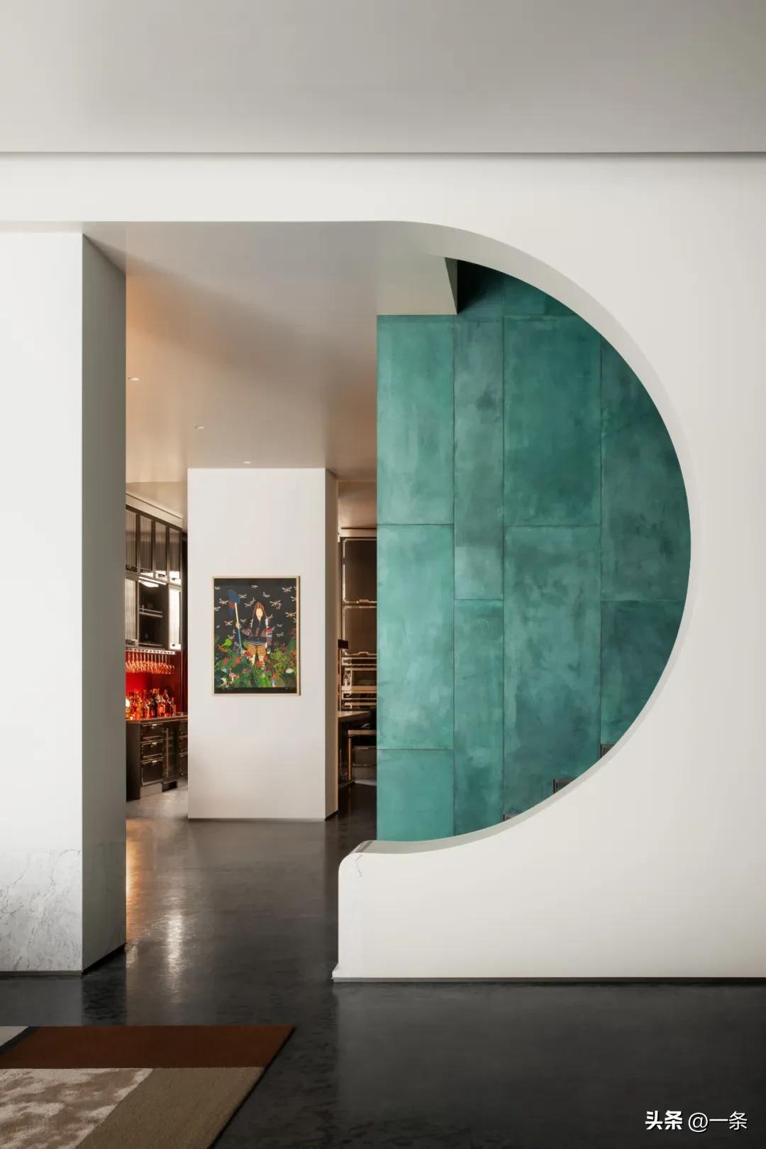 Vợ đi Mỹ, chồng ở nhà làm 1 việc “động trời” với biệt thự 700m2 rồi mới báo gia đình: “Đã đến lúc tôi sống thật với chính mình”- Ảnh 8.