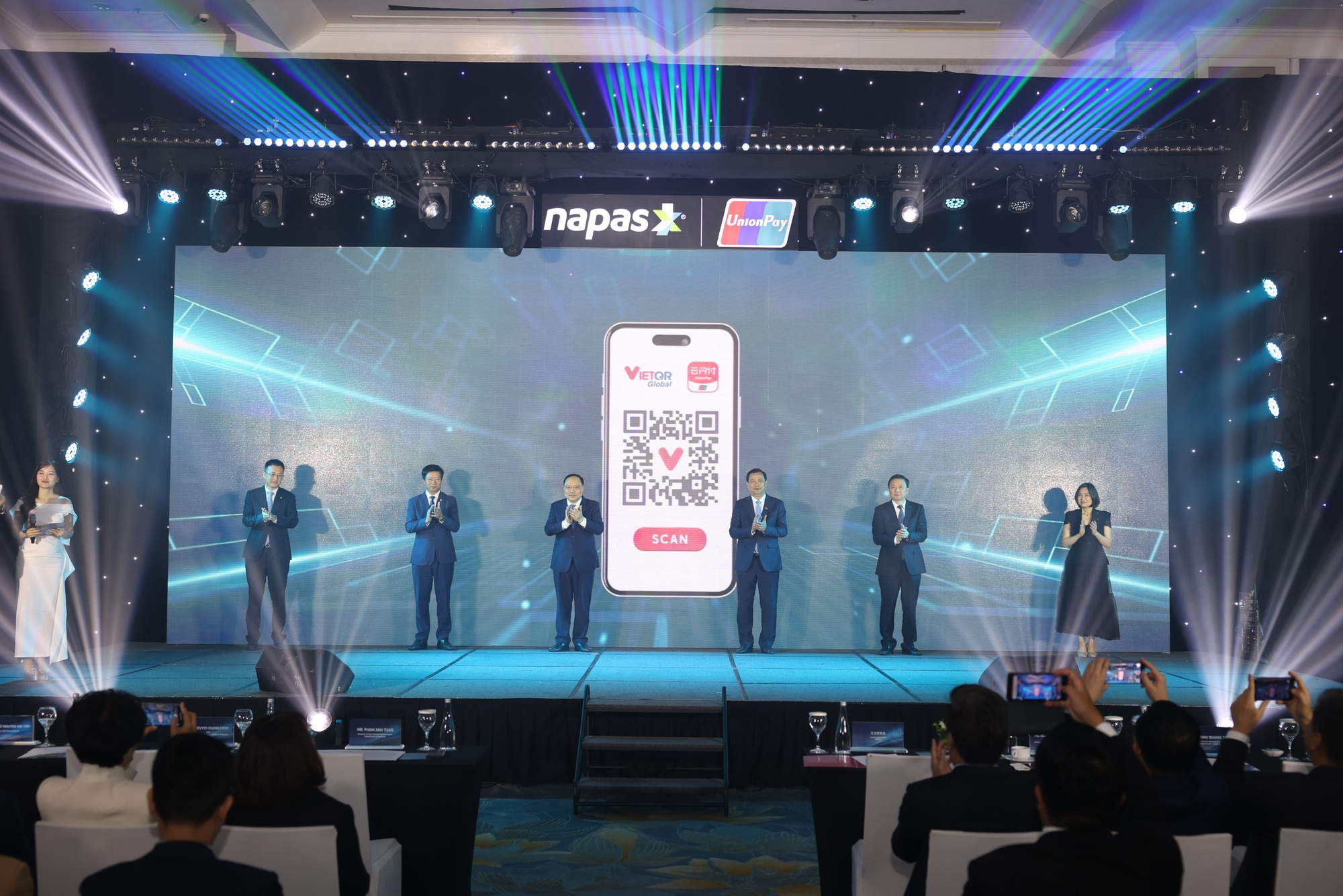 Từ hôm nay 02/12: Chính thức triển khai dịch vụ thanh toán xuyên biên giới qua mã QR giữa Việt Nam và Trung Quốc- Ảnh 1.