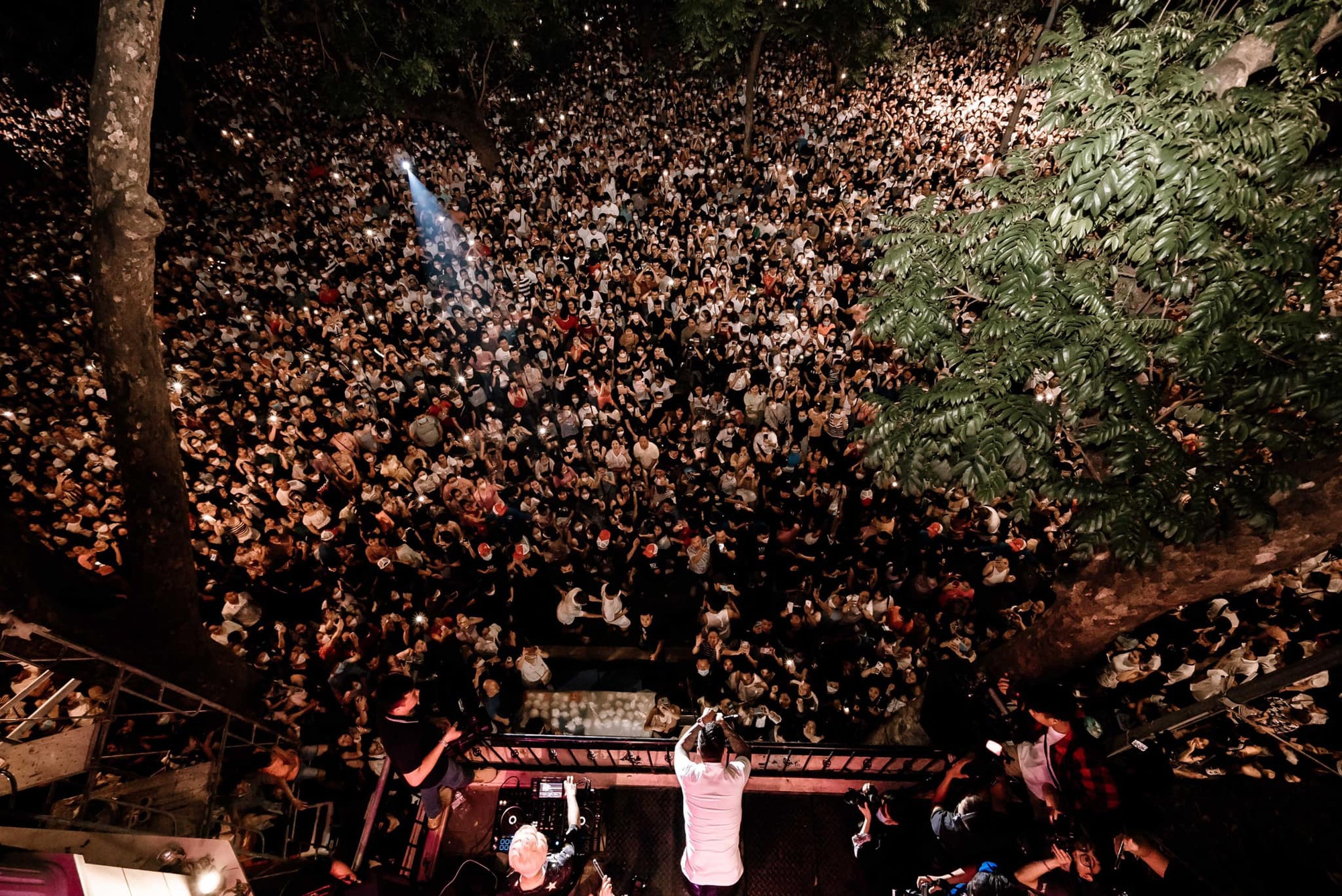 Cuộc sống của Tuấn Hưng trong căn nhà view Hồ Gươm - sân khấu liveshow 0 đồng- Ảnh 7.